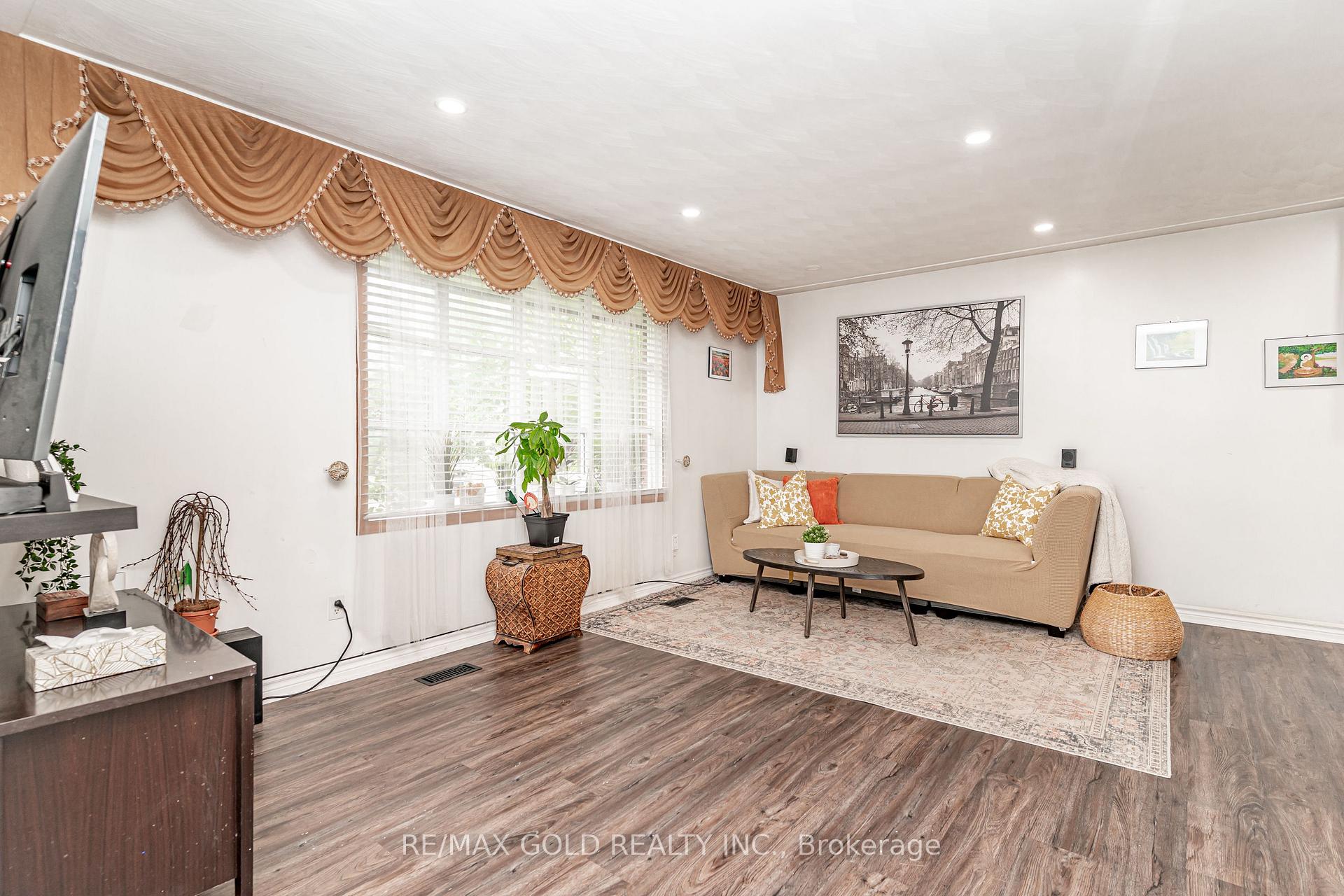 Photo 6 of 55 Ramblewood Way, Kitchener, Forest Heights — HOMEH