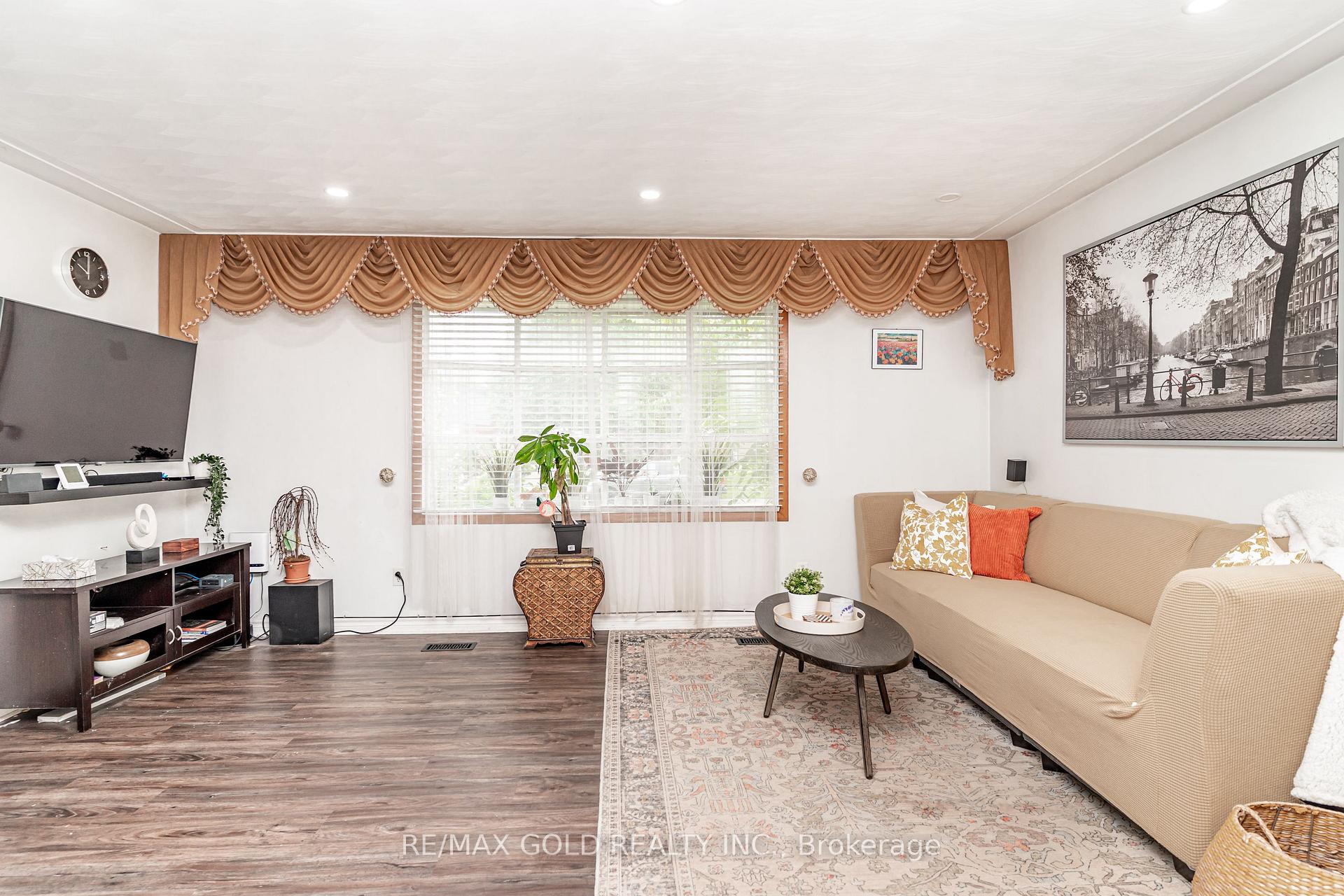 Photo 7 of 55 Ramblewood Way, Kitchener, Forest Heights — HOMEH
