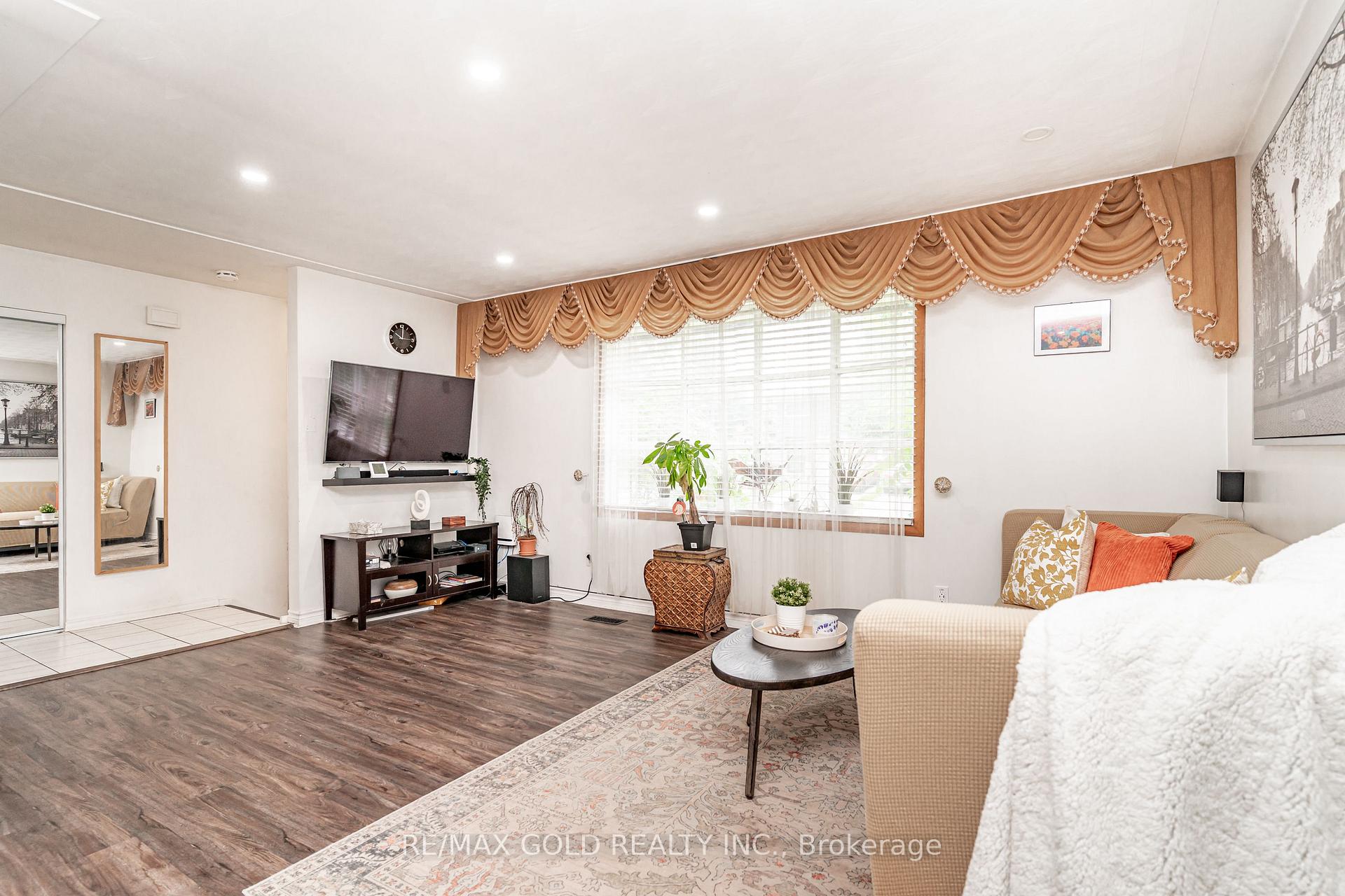 Photo 8 of 55 Ramblewood Way, Kitchener, Forest Heights — HOMEH