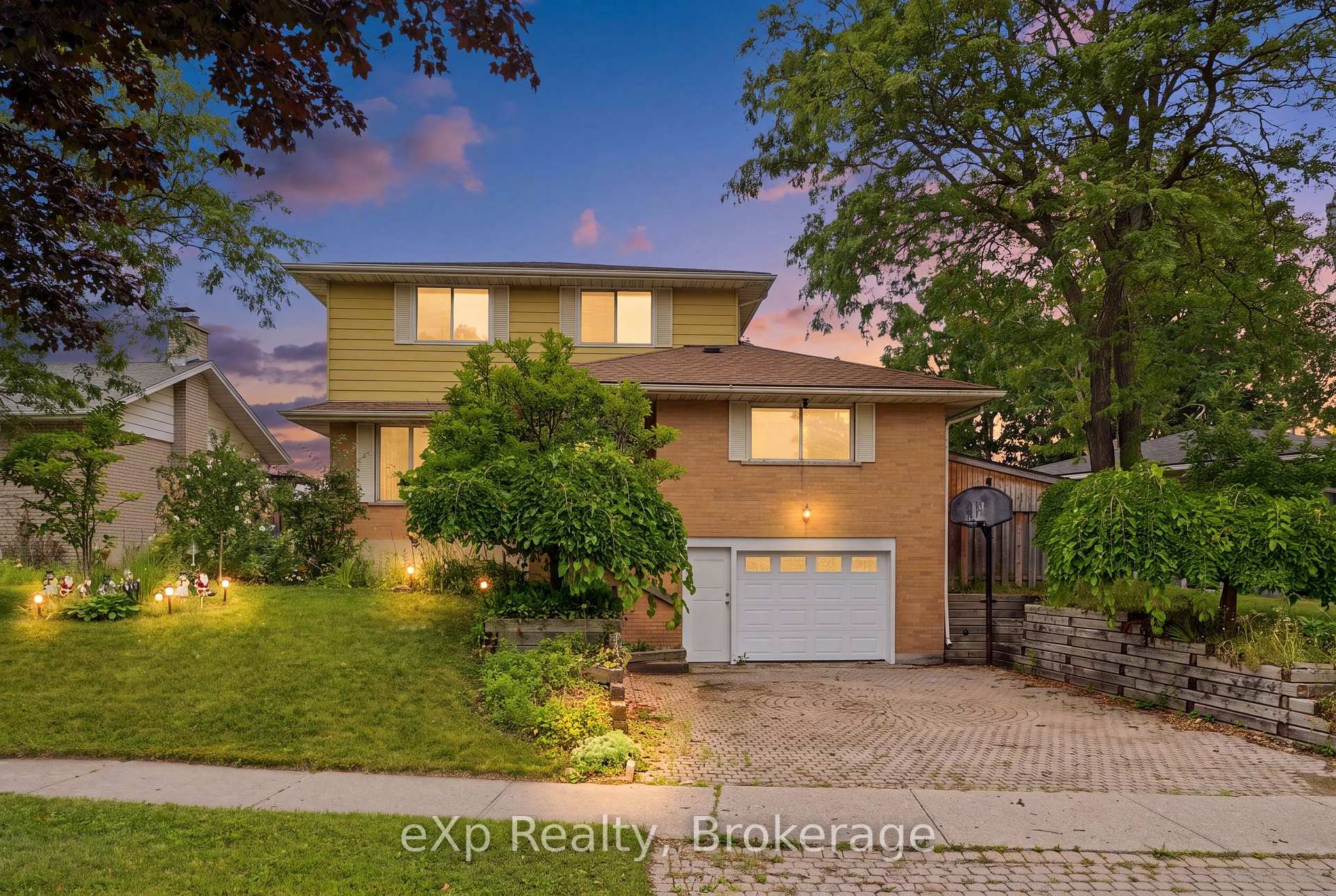 Photo 3 of 101 Crosby Drive, Kitchener, Stanley Park — HOMEH