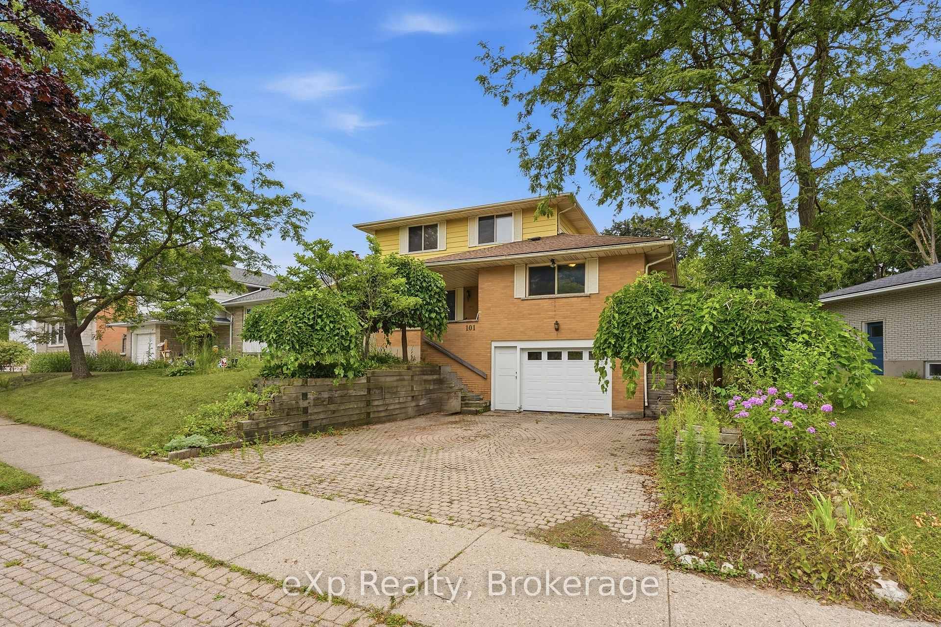 Photo 4 of 101 Crosby Drive, Kitchener, Stanley Park — HOMEH