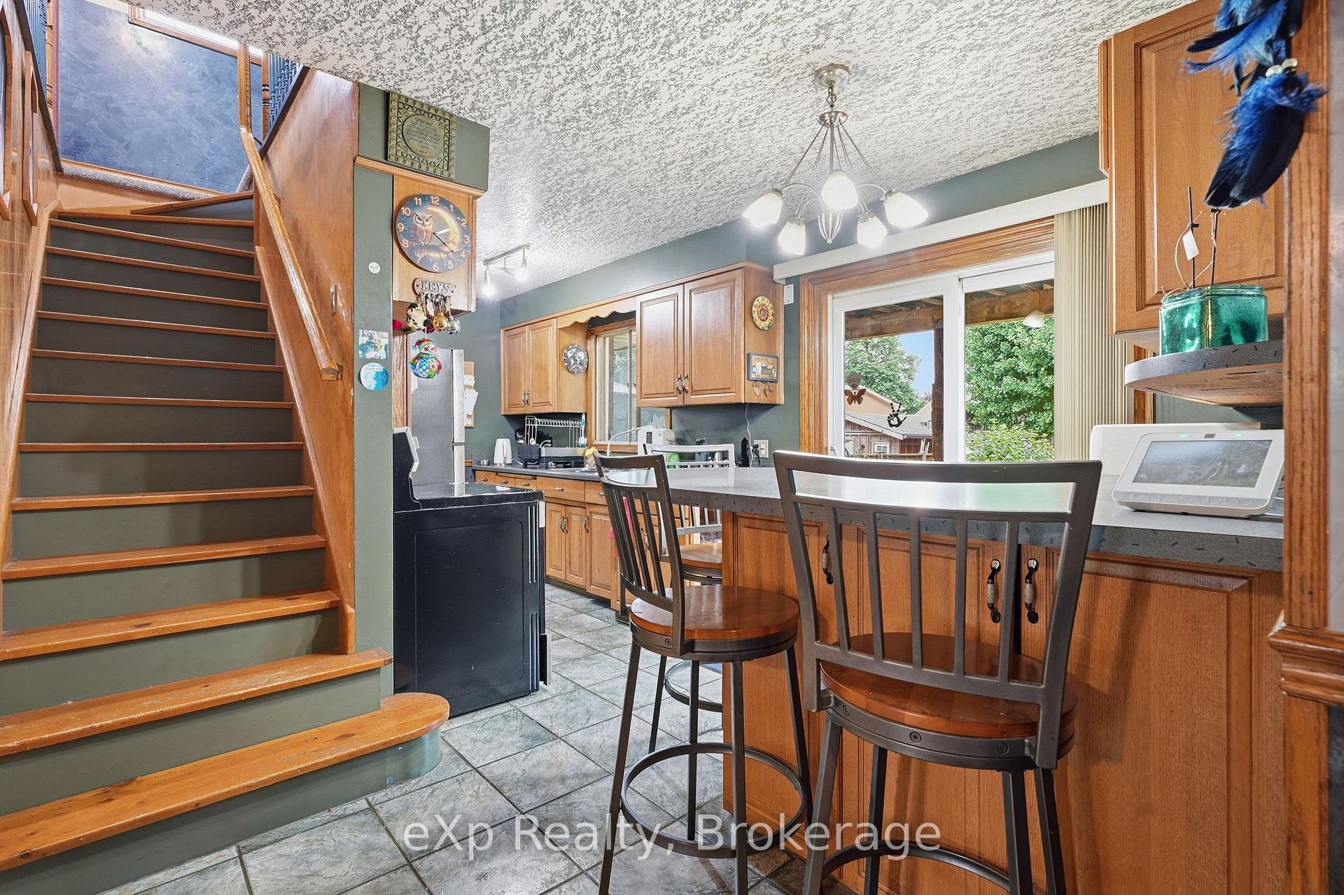 Photo 12 of 101 Crosby Drive, Kitchener, Stanley Park — HOMEH