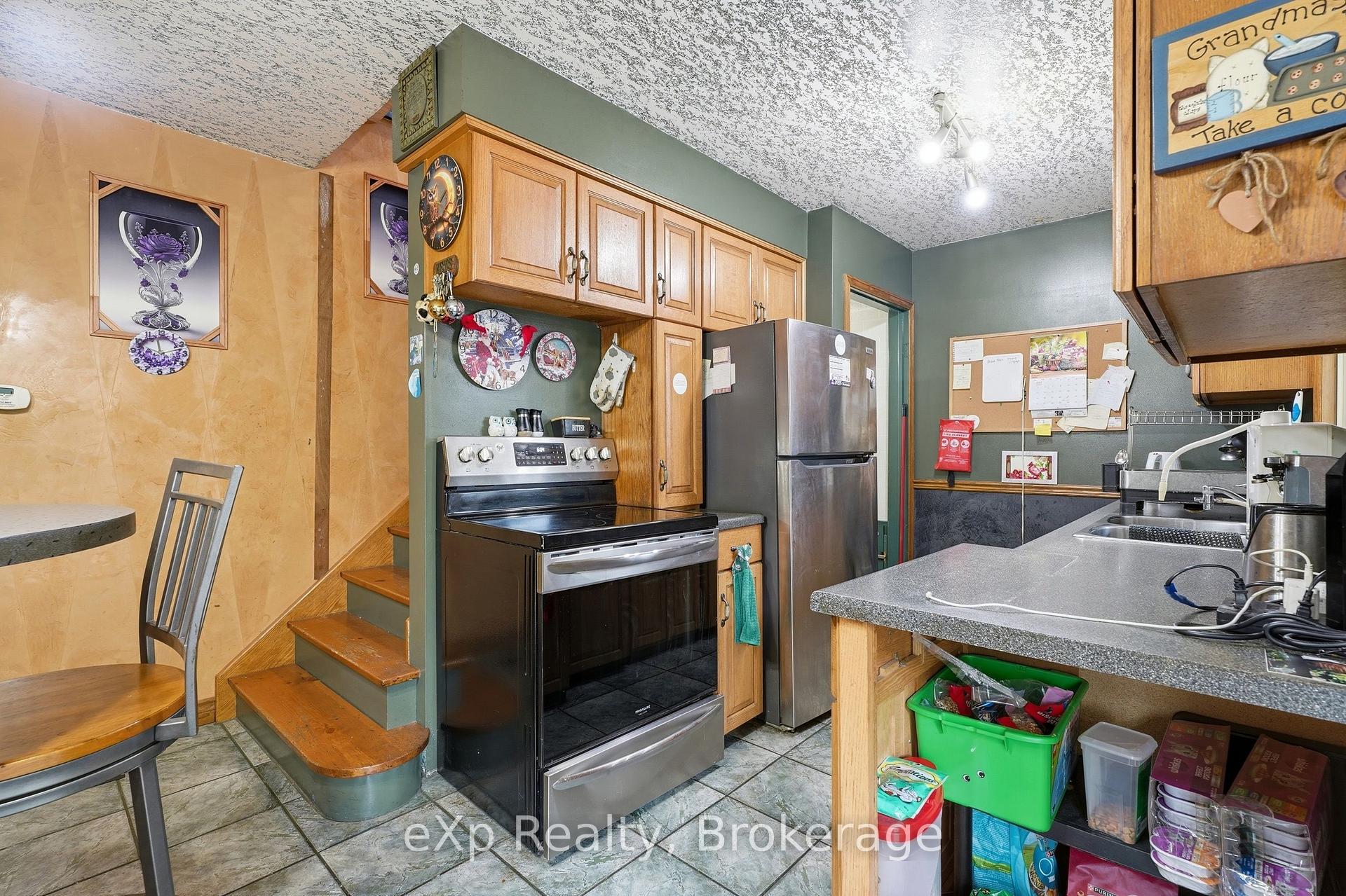 Photo 13 of 101 Crosby Drive, Kitchener, Stanley Park — HOMEH