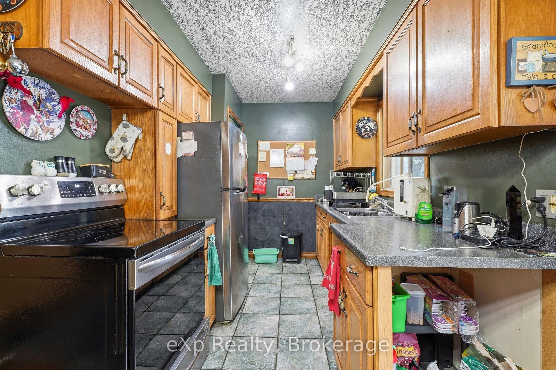Photo 14 of 101 Crosby Drive, Kitchener, Stanley Park — HOMEH