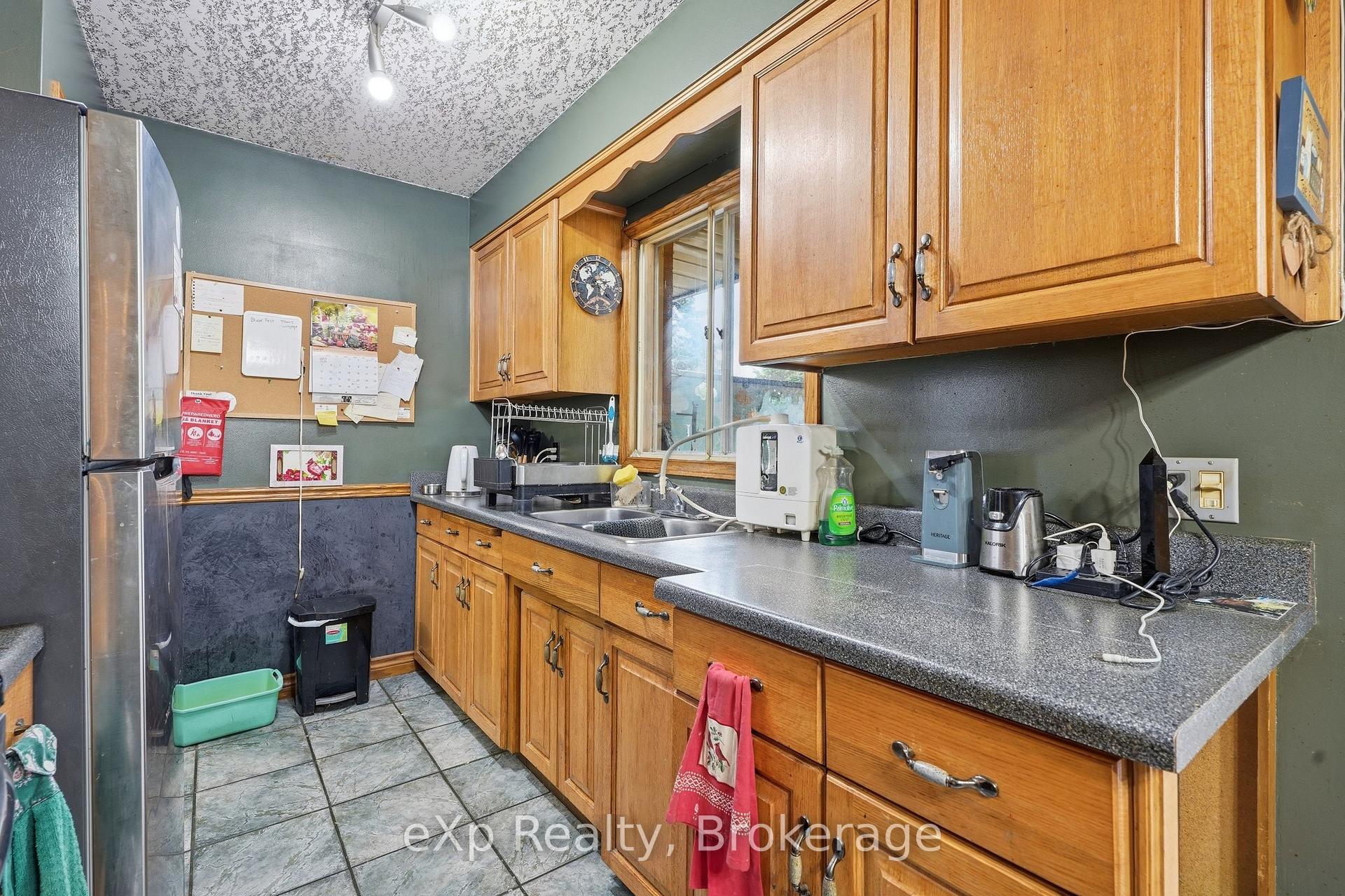 Photo 15 of 101 Crosby Drive, Kitchener, Stanley Park — HOMEH