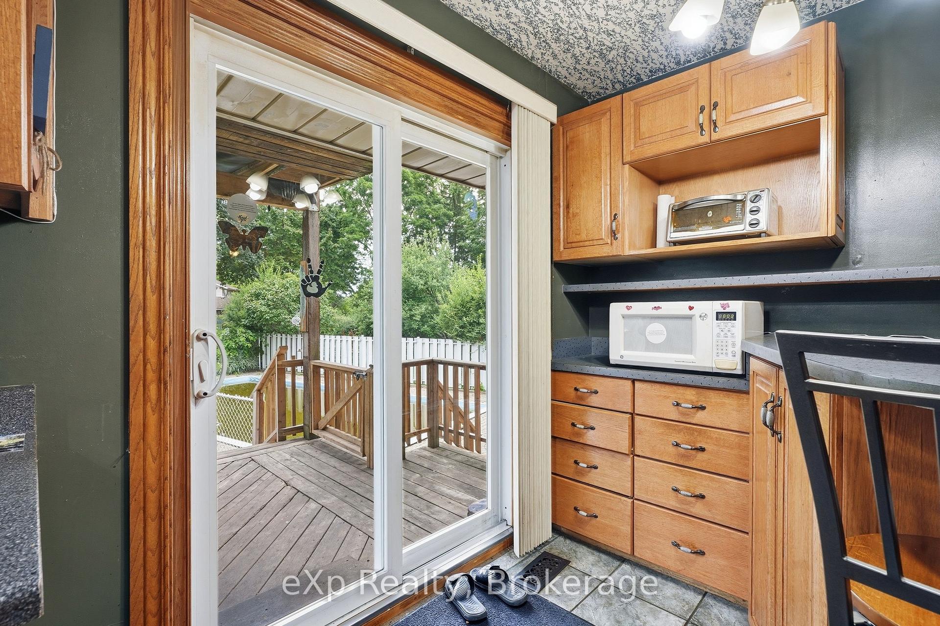 Photo 17 of 101 Crosby Drive, Kitchener, Stanley Park — HOMEH
