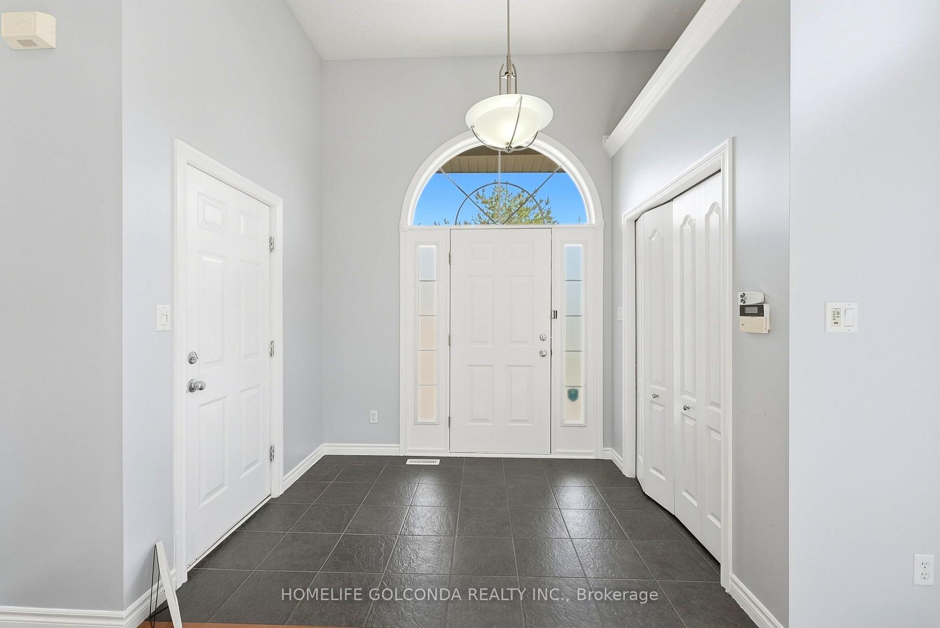 Photo 4 of 1707 Coronation Drive, London, North E — HOMEH