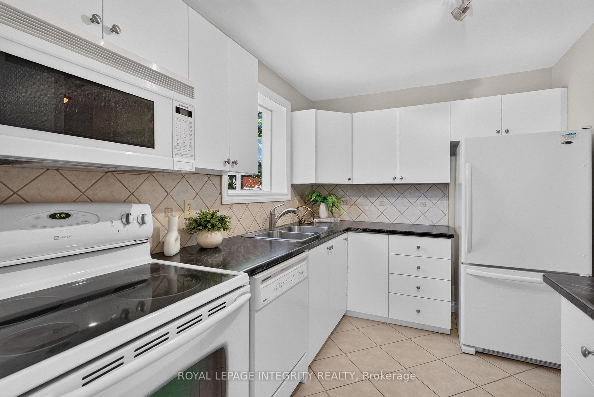 Photo 10 of Unit 31, 3064A Councillor's Way, Ottawa, Blossom Park/Leitrim — HOMEH