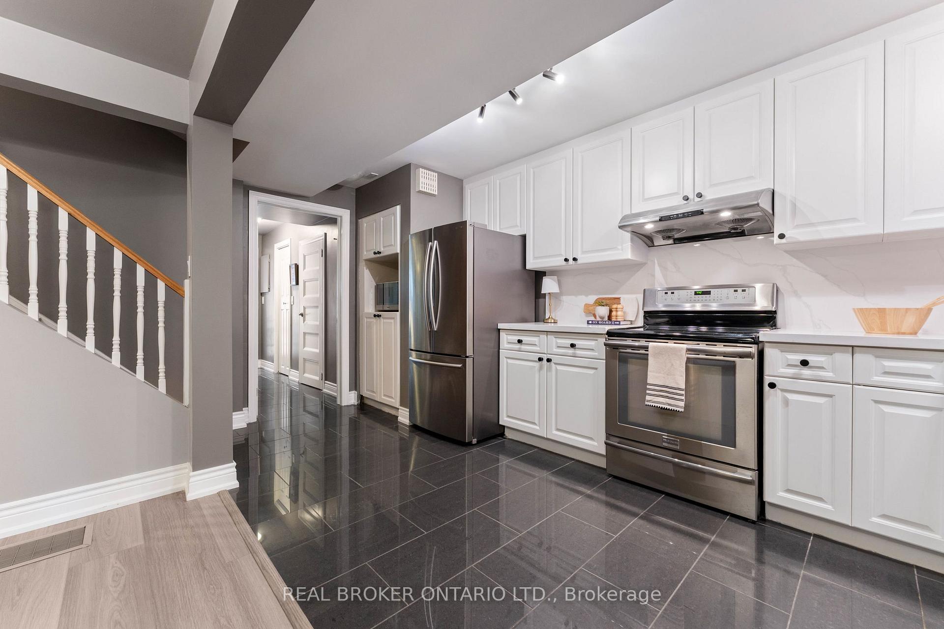 Photo 4 of Unit 3, 36 Albert Street, Markham, Old Markham Village — HOMEH