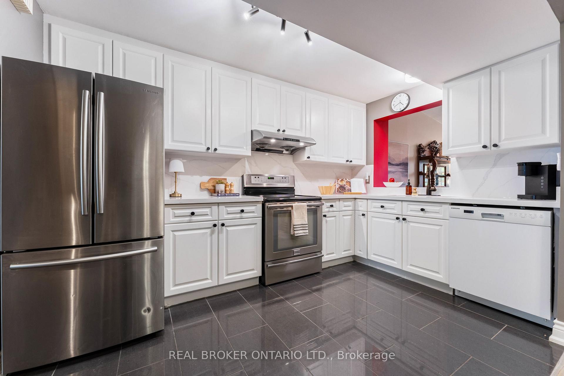 Photo 5 of Unit 3, 36 Albert Street, Markham, Old Markham Village — HOMEH