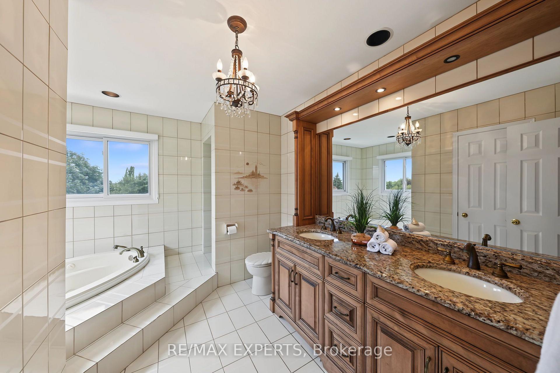 Photo 25 of 52 Westchester Boulevard, Caledon, Bolton North — HOMEH