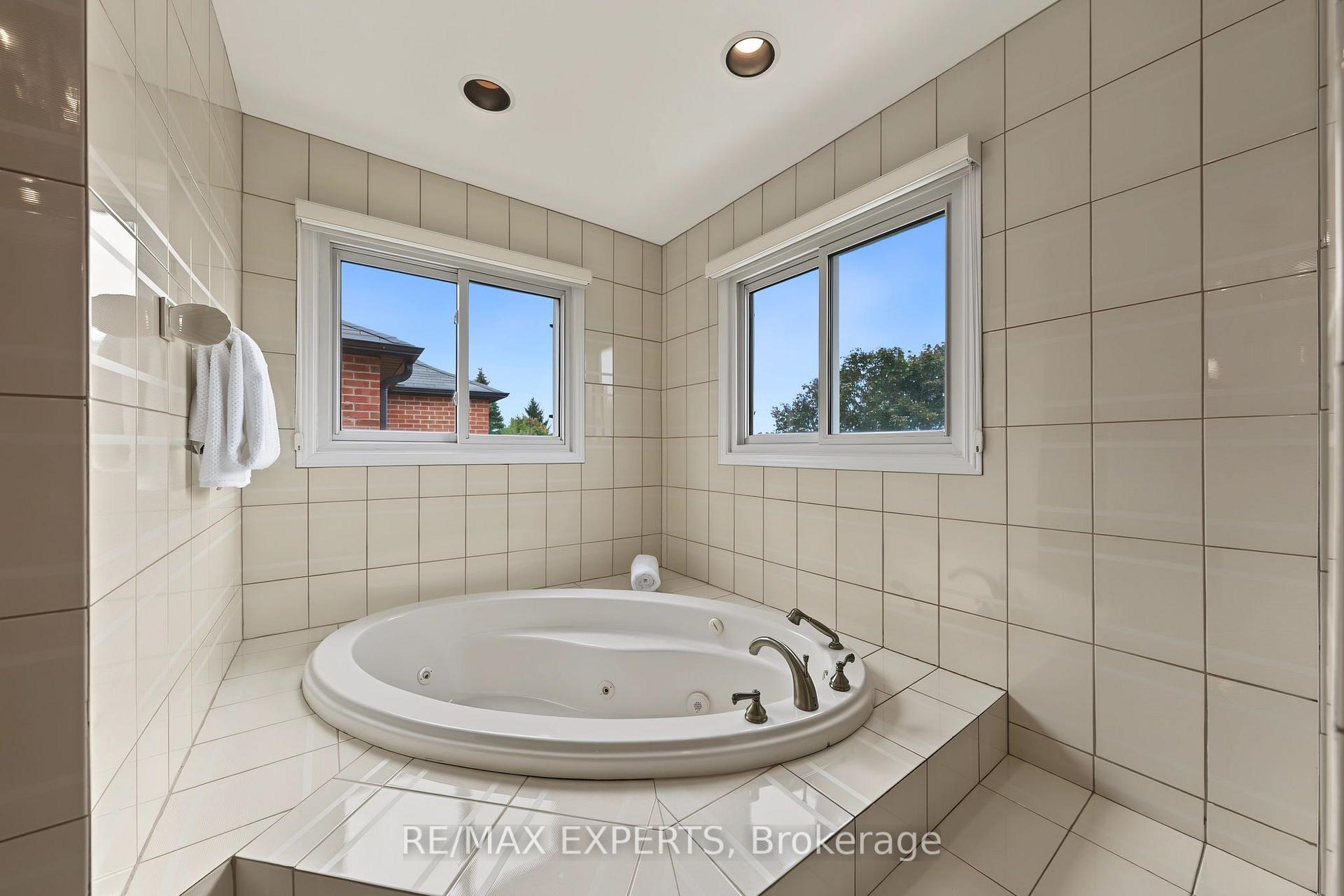Photo 26 of 52 Westchester Boulevard, Caledon, Bolton North — HOMEH