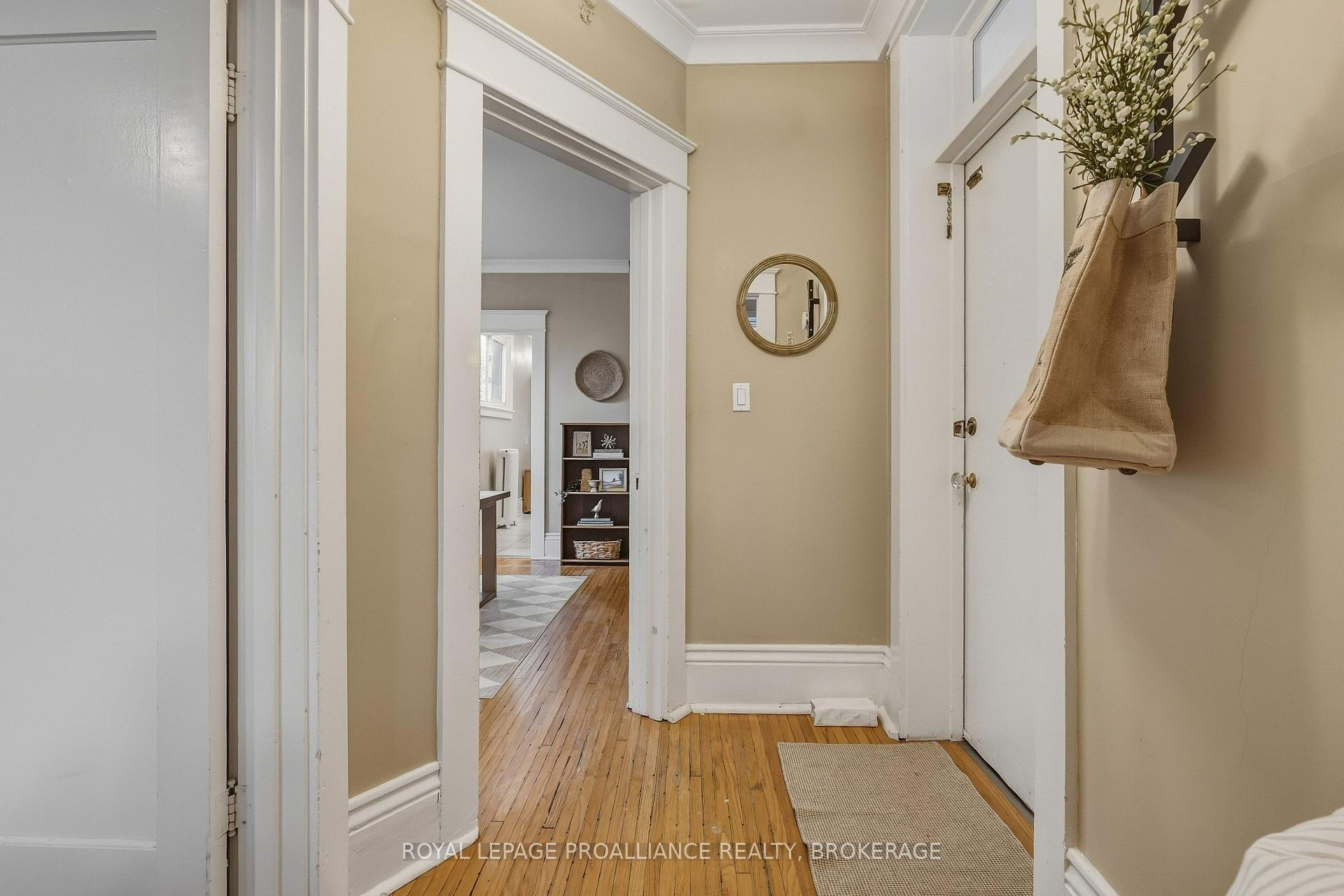 Photo 6 of Unit 5, 244 Barrie Street, Kingston, Central City East — HOMEH