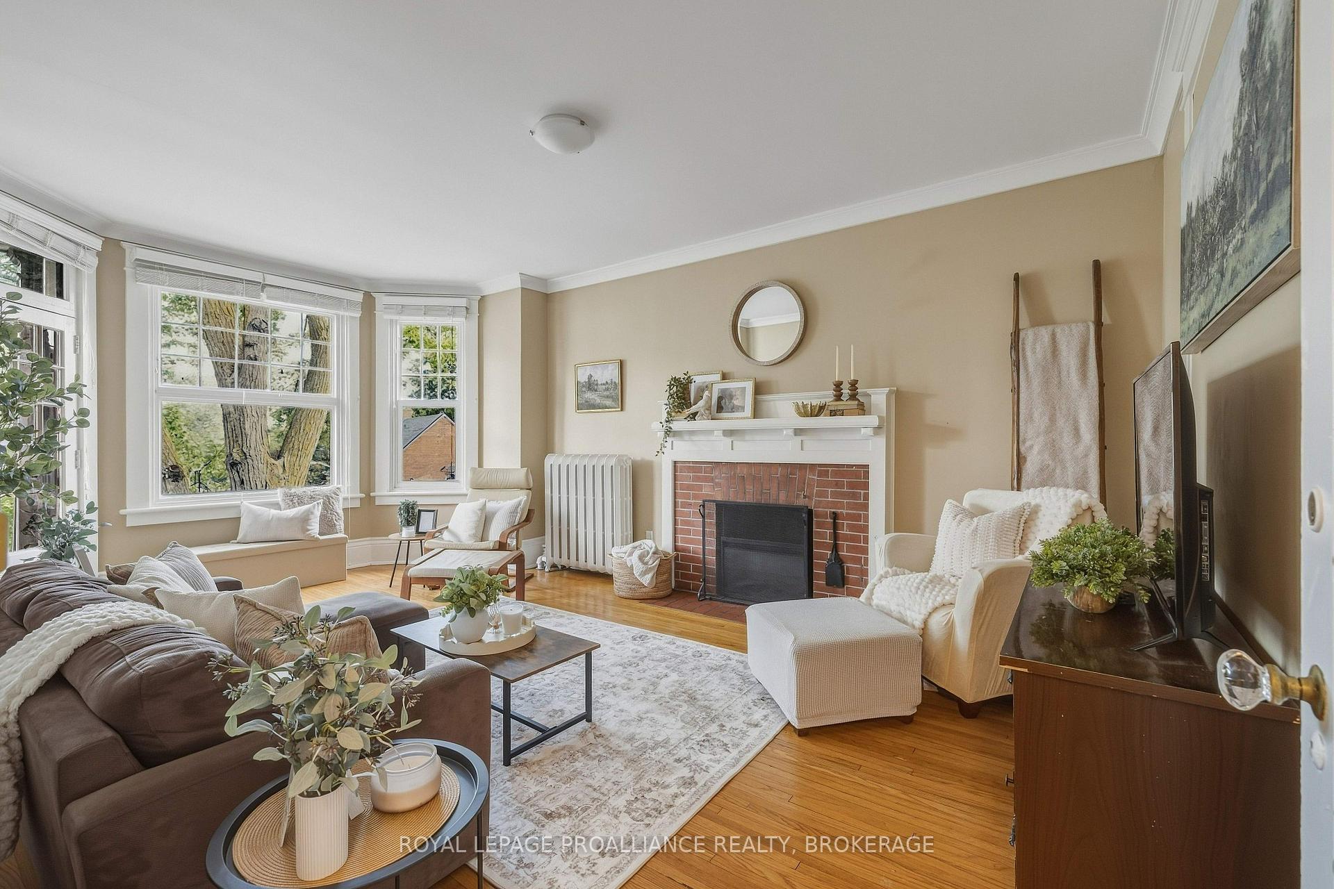 Photo 8 of Unit 5, 244 Barrie Street, Kingston, Central City East — HOMEH