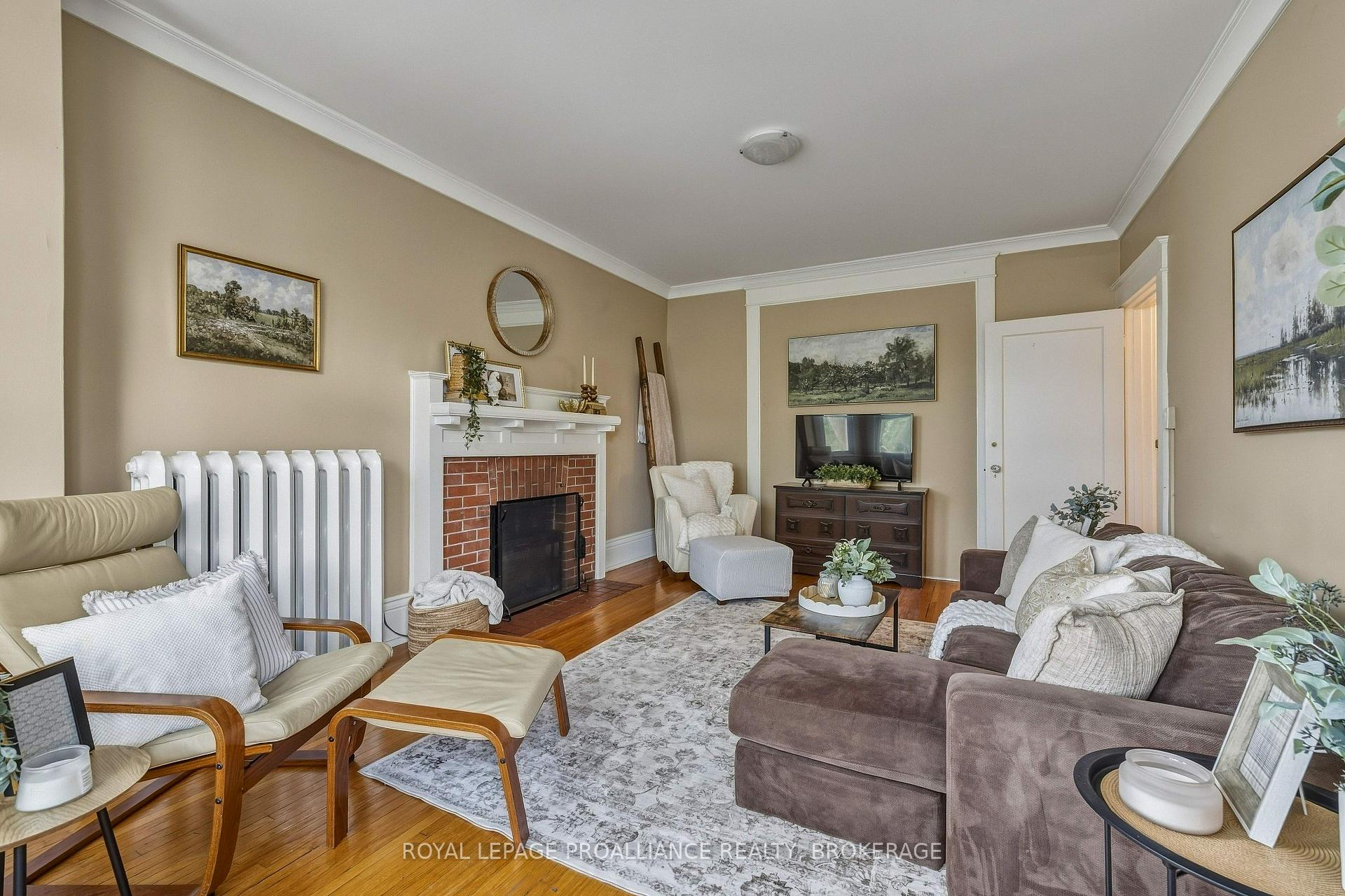 Photo 10 of Unit 5, 244 Barrie Street, Kingston, Central City East — HOMEH
