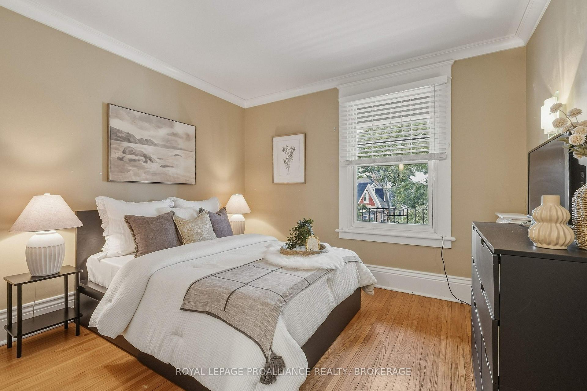 Photo 12 of Unit 5, 244 Barrie Street, Kingston, Central City East — HOMEH
