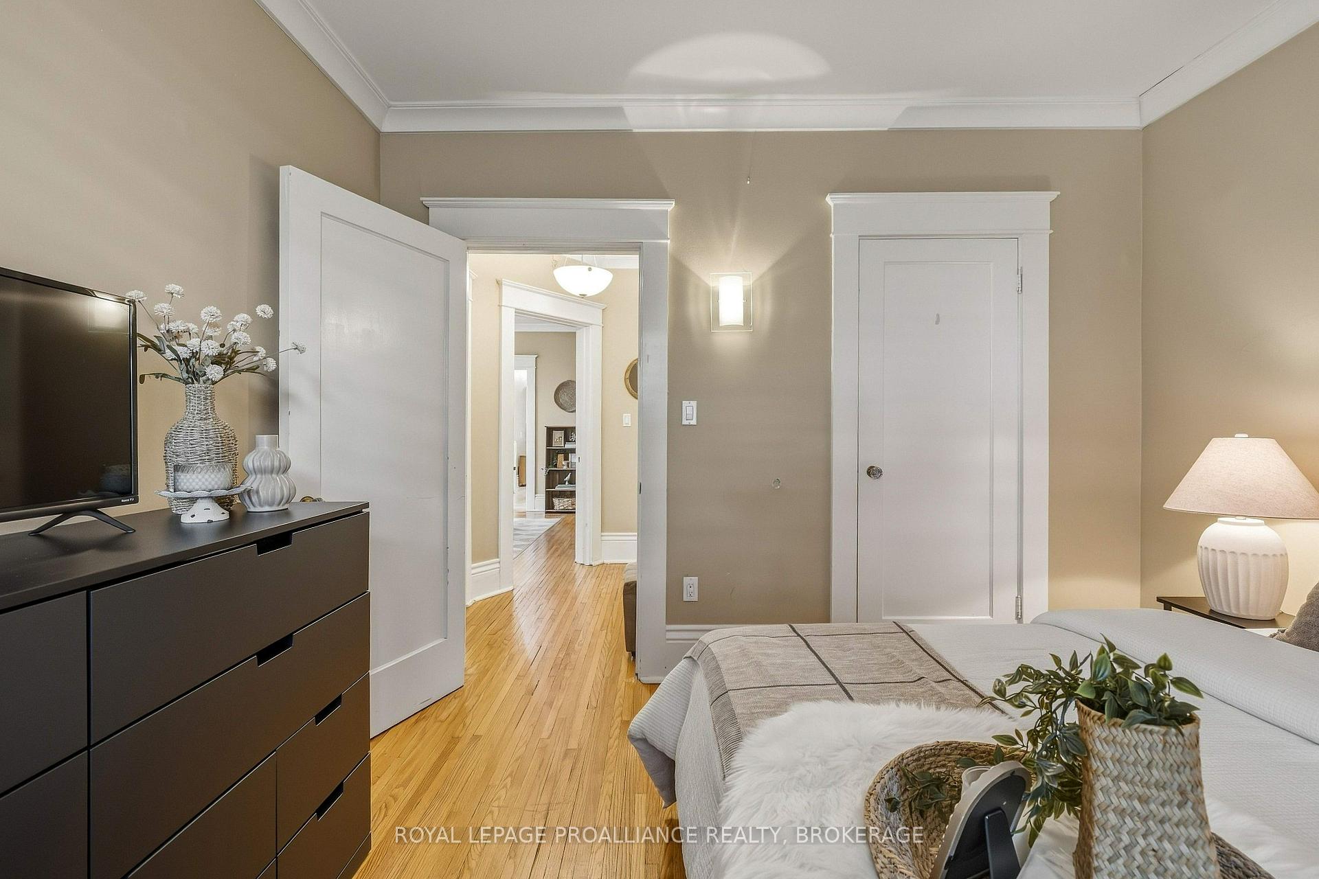 Photo 13 of Unit 5, 244 Barrie Street, Kingston, Central City East — HOMEH