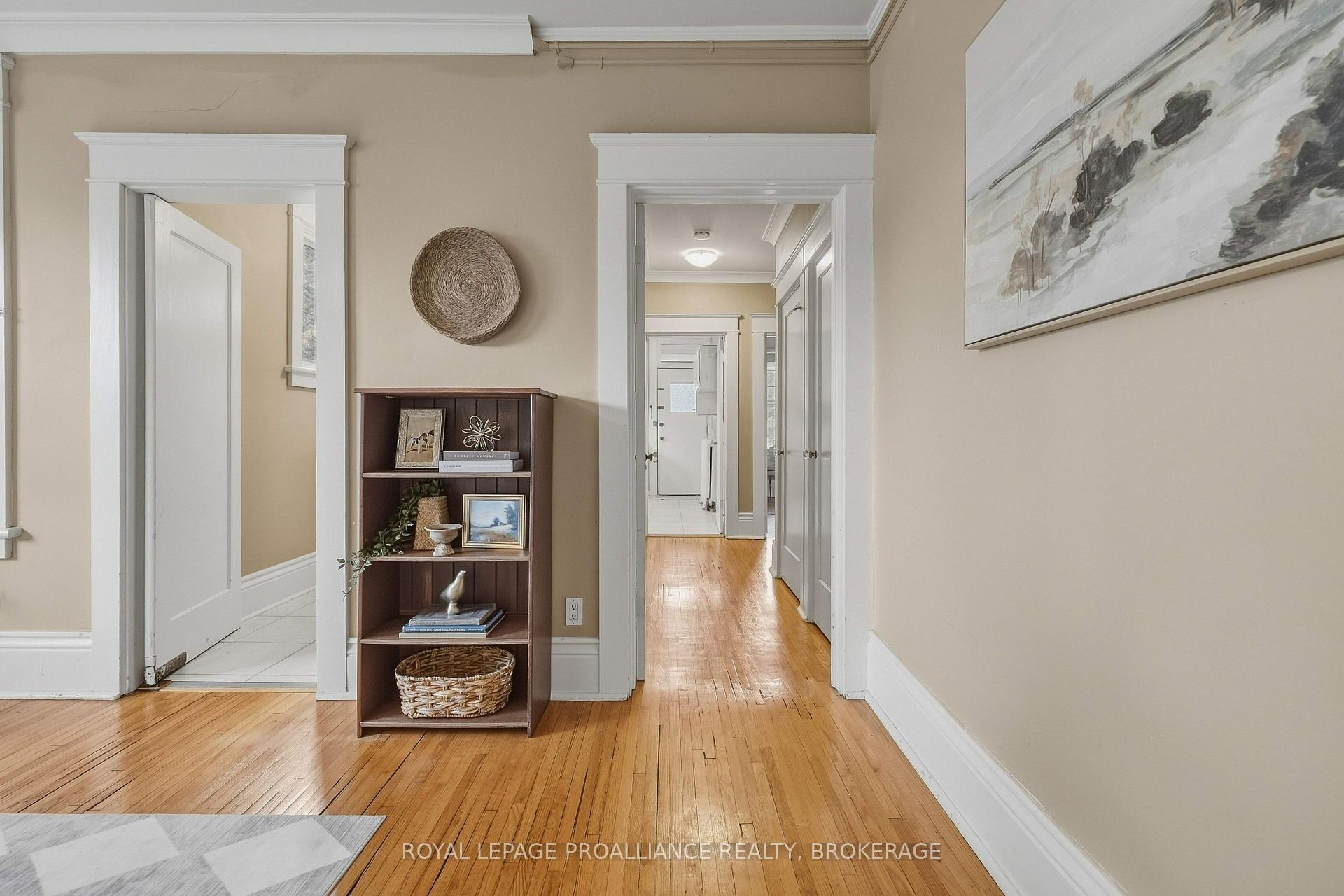 Photo 16 of Unit 5, 244 Barrie Street, Kingston, Central City East — HOMEH