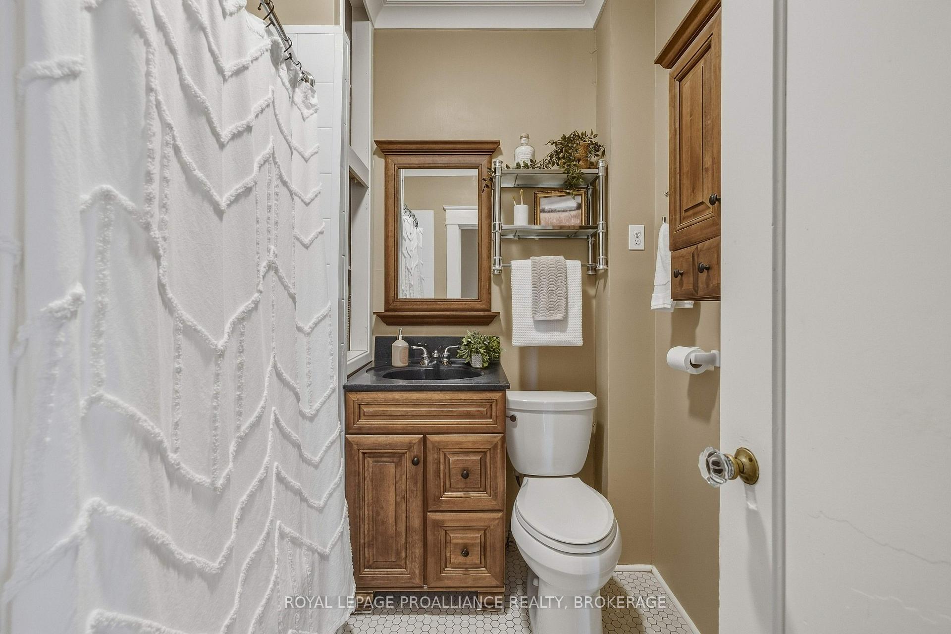 Photo 22 of Unit 5, 244 Barrie Street, Kingston, Central City East — HOMEH