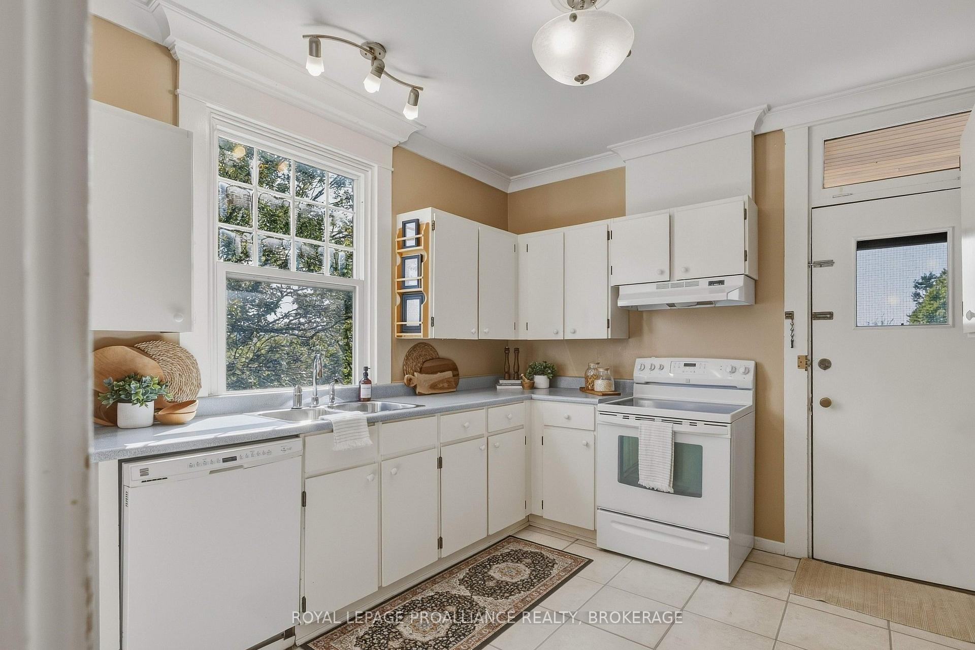 Photo 28 of Unit 5, 244 Barrie Street, Kingston, Central City East — HOMEH