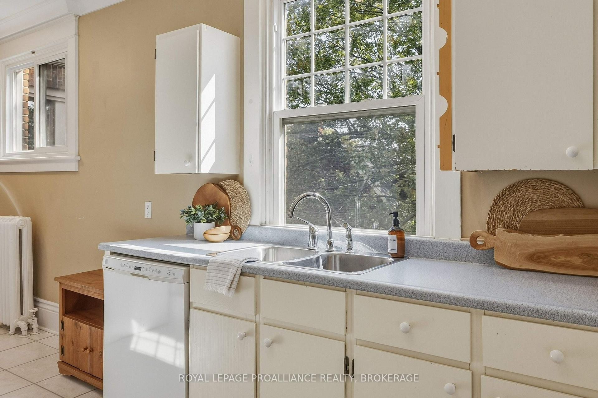 Photo 29 of Unit 5, 244 Barrie Street, Kingston, Central City East — HOMEH