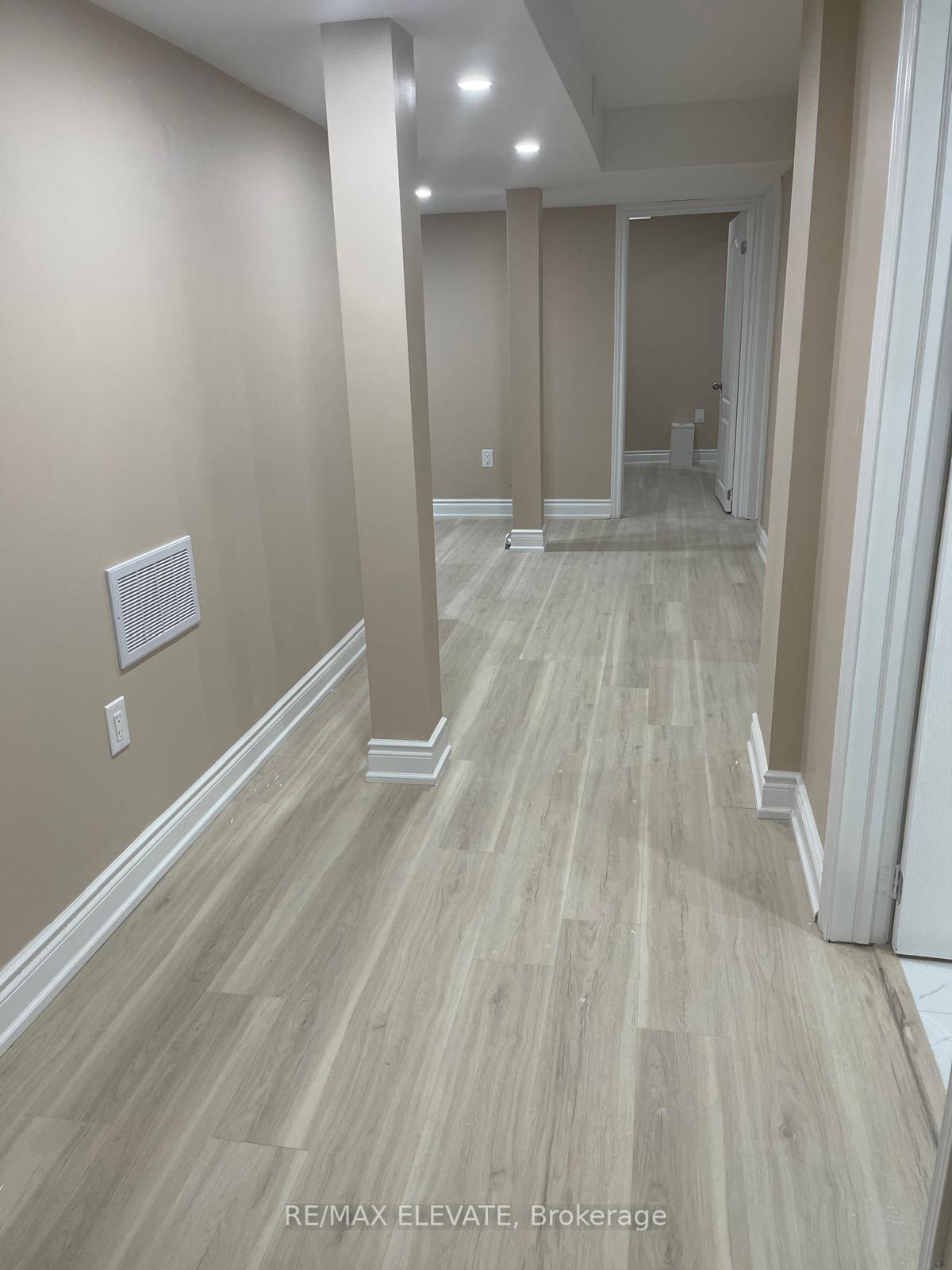 Photo 4 of 33 Lampman Crescent, Brampton, Credit Valley — HOMEH