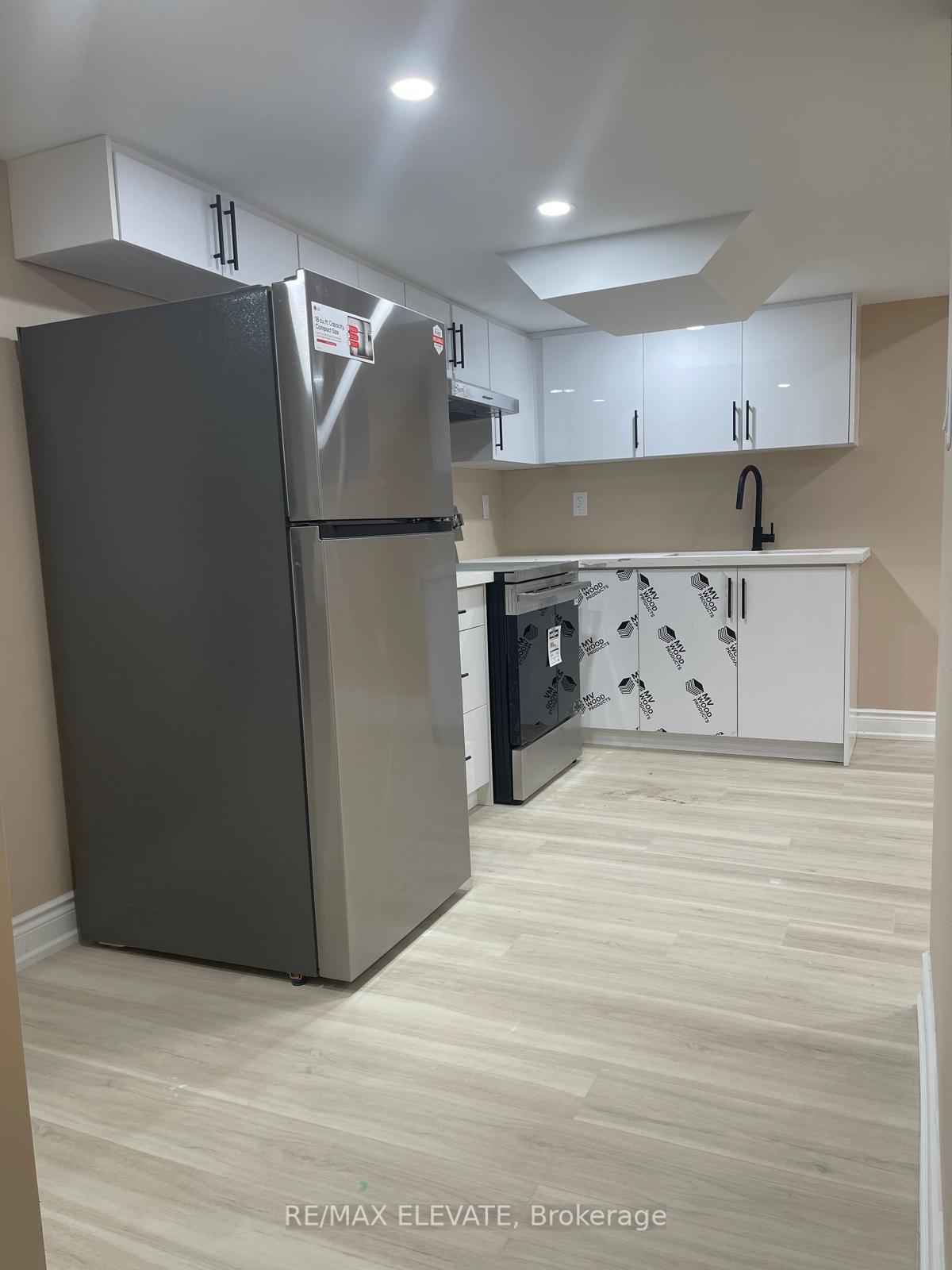 Photo 5 of 33 Lampman Crescent, Brampton, Credit Valley — HOMEH