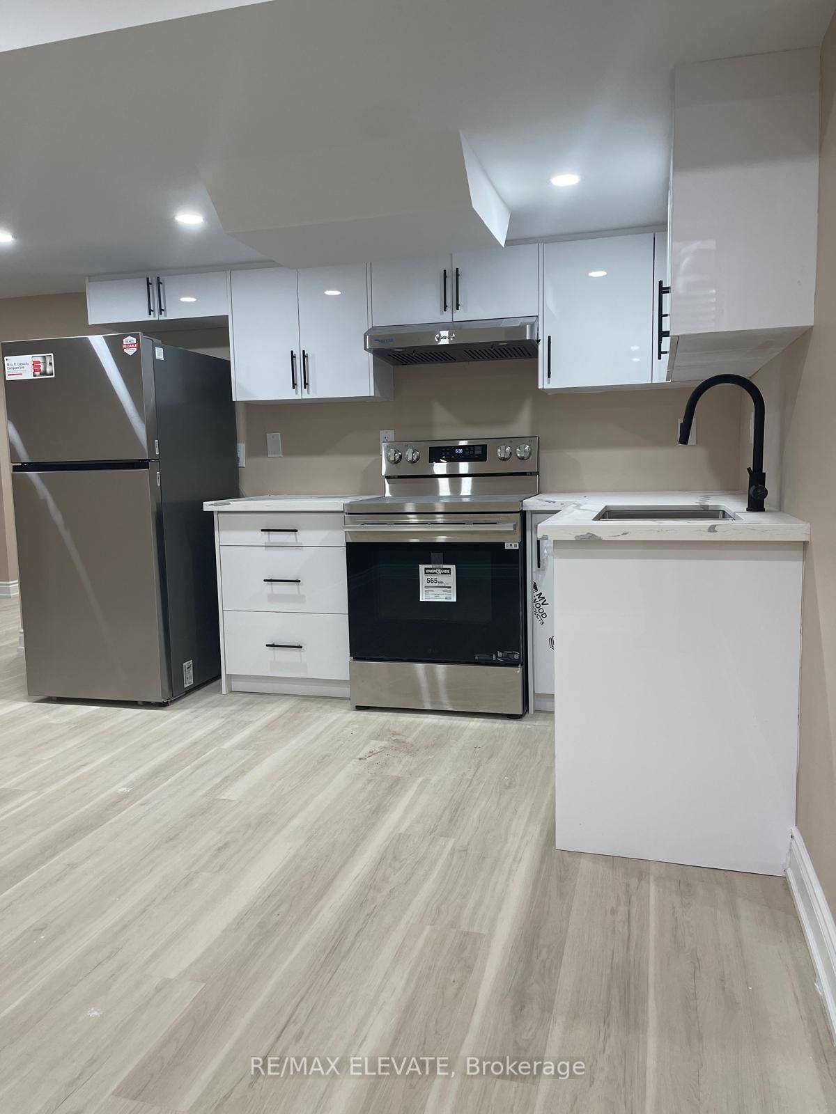 Photo 6 of 33 Lampman Crescent, Brampton, Credit Valley — HOMEH