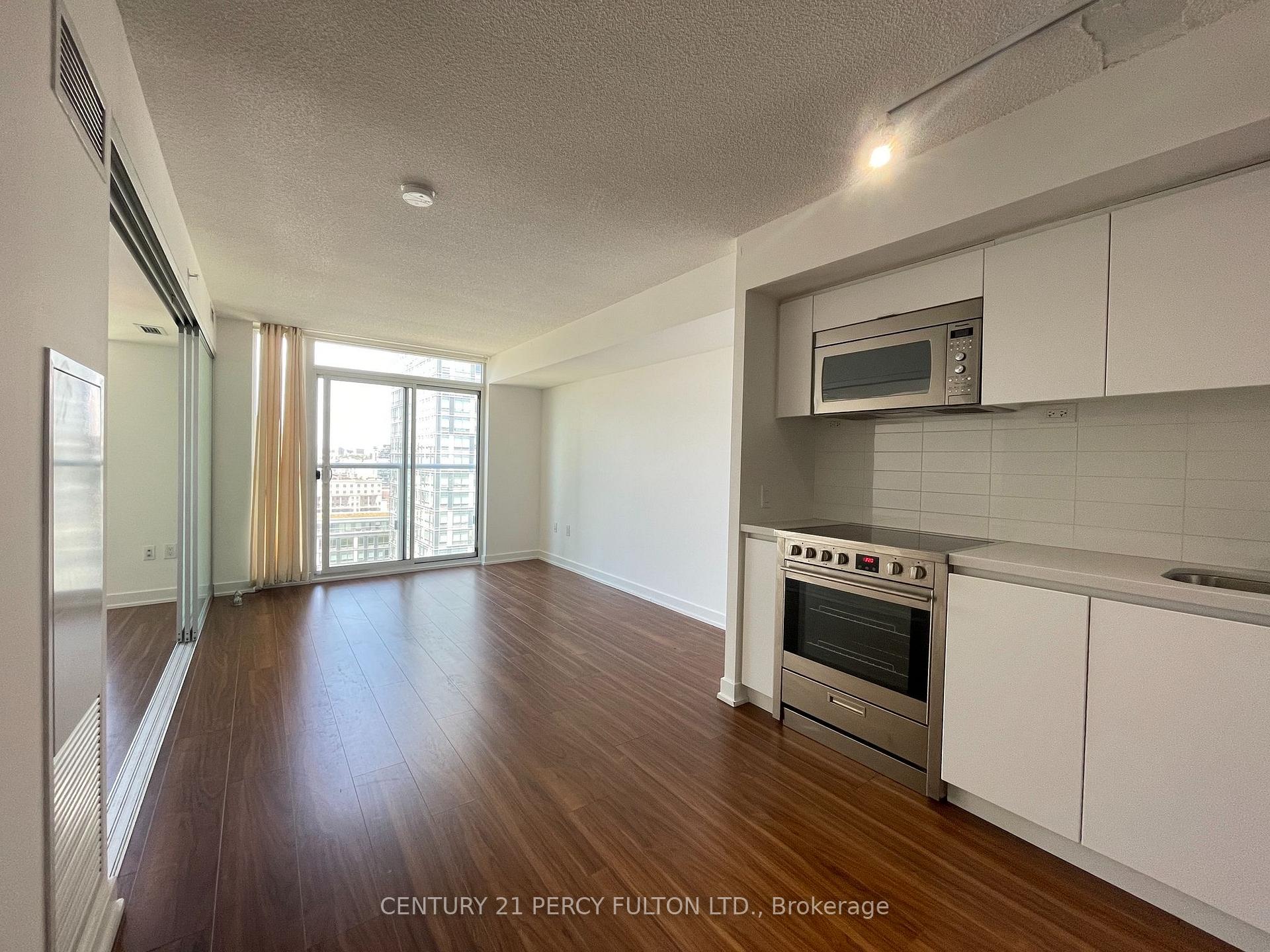 Photo 4 of Unit 1811, 85 Queens Wharf Road, Toronto, Waterfront Communities — HOMEH