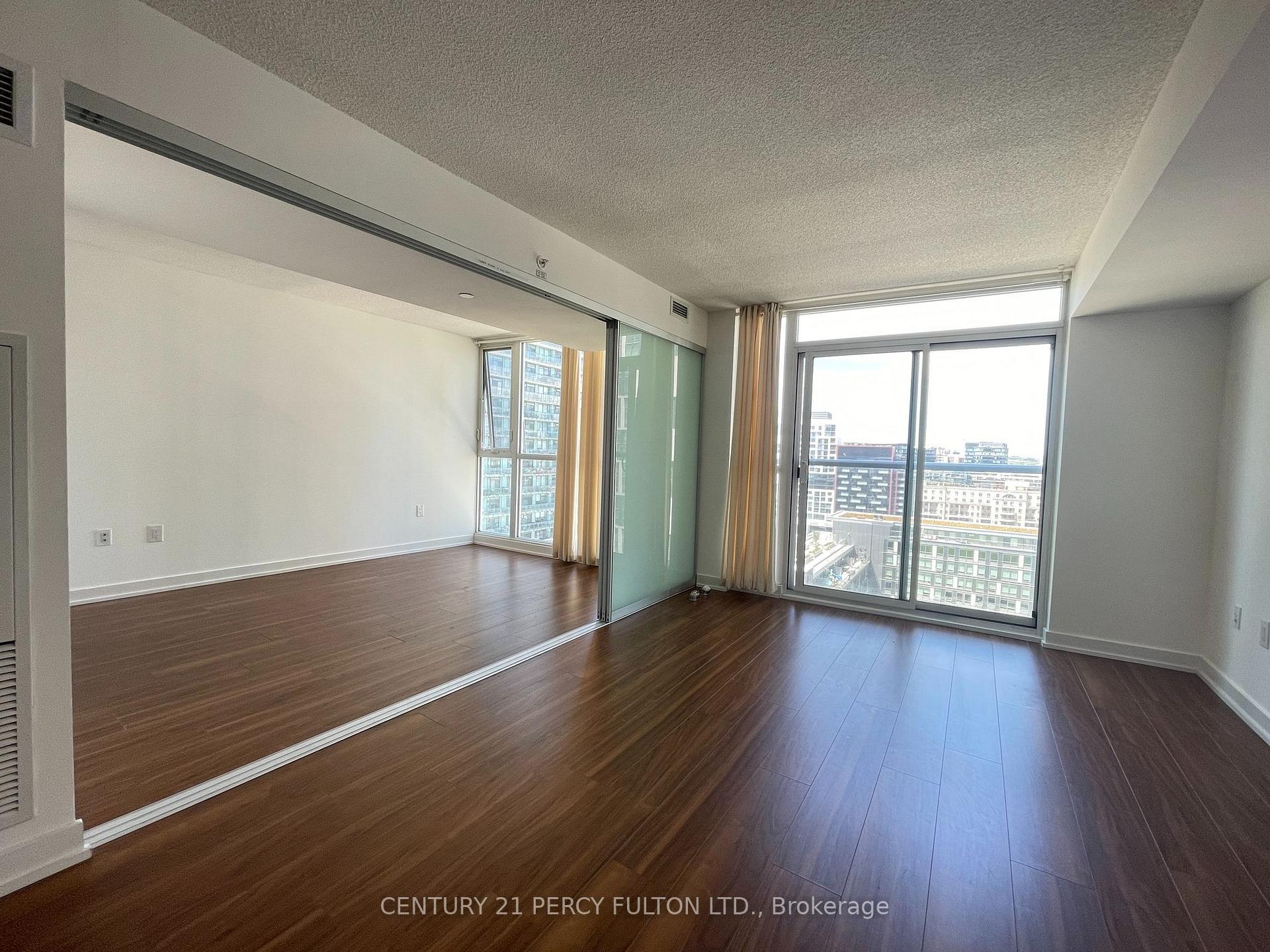 Photo 6 of Unit 1811, 85 Queens Wharf Road, Toronto, Waterfront Communities — HOMEH