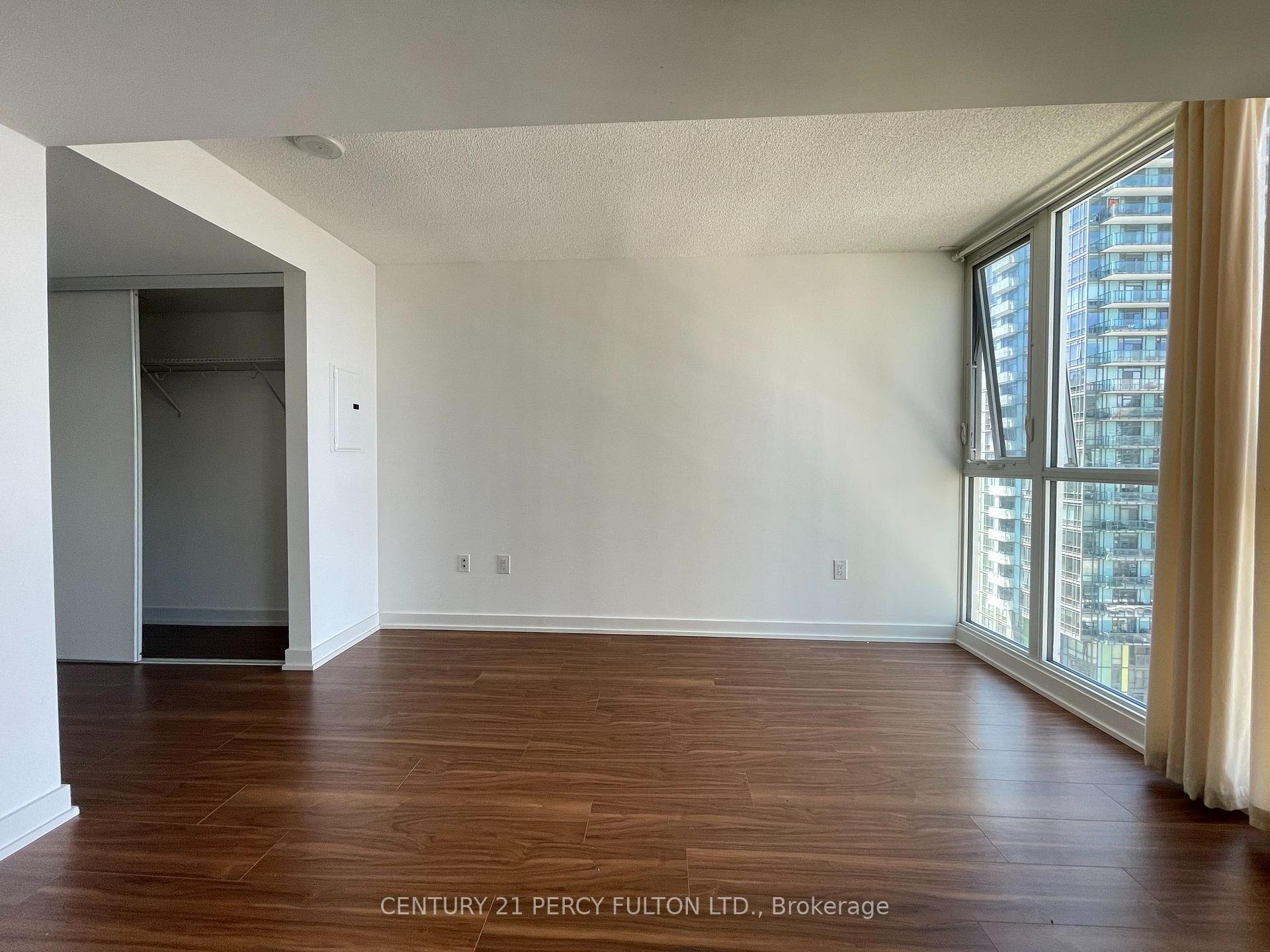 Photo 8 of Unit 1811, 85 Queens Wharf Road, Toronto, Waterfront Communities — HOMEH