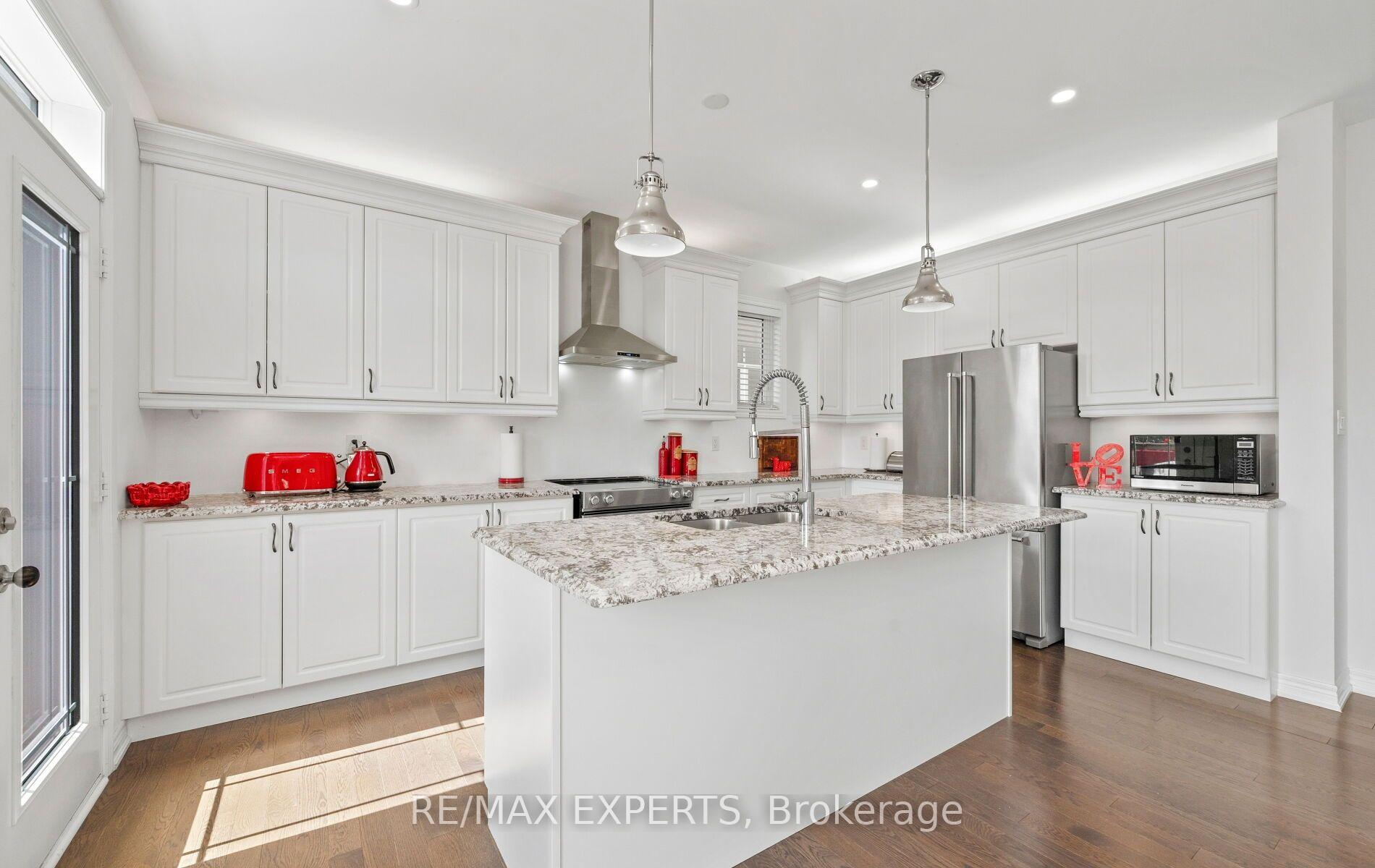 Photo 17 of 939 Green Street, Innisfil, Lefroy — HOMEH