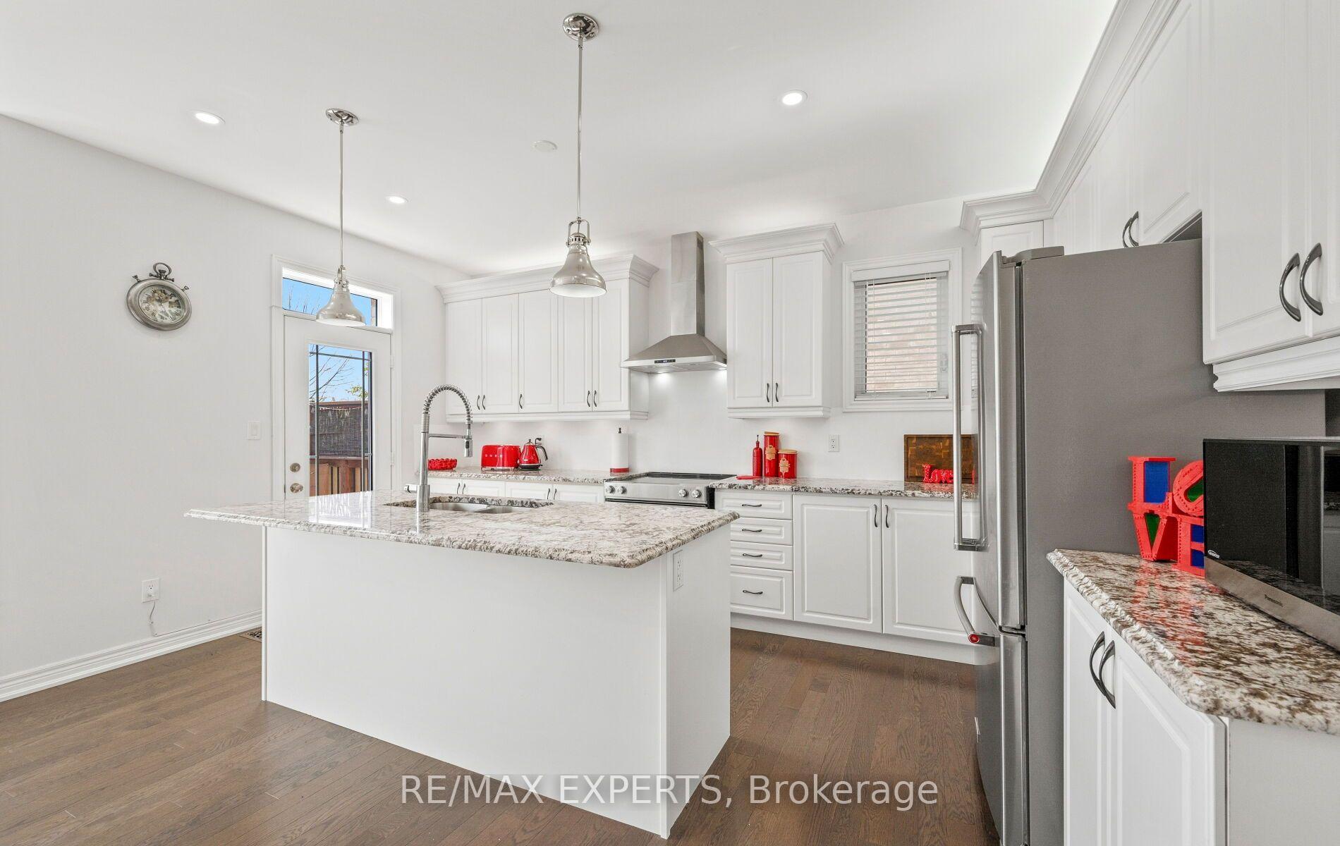 Photo 18 of 939 Green Street, Innisfil, Lefroy — HOMEH