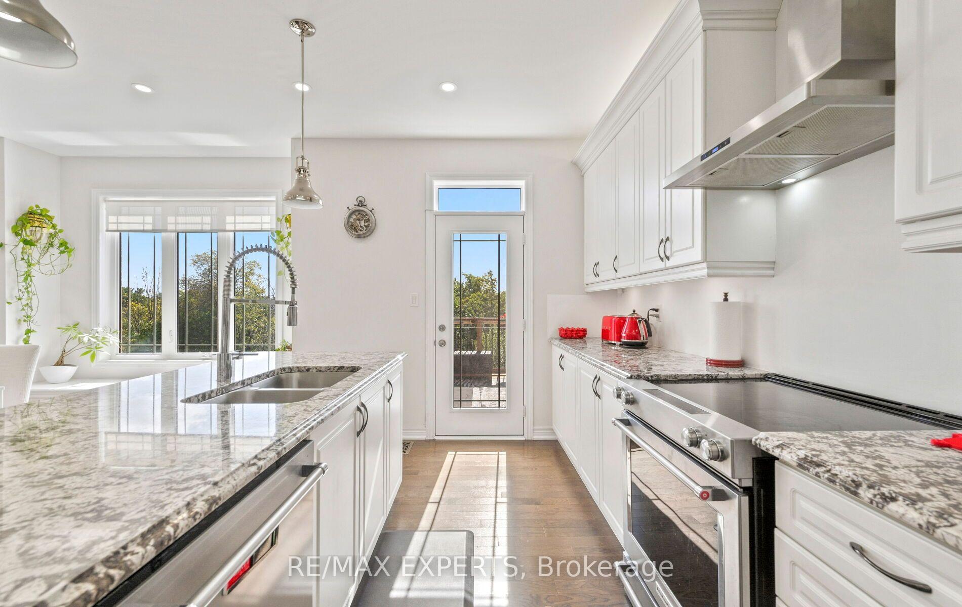 Photo 20 of 939 Green Street, Innisfil, Lefroy — HOMEH