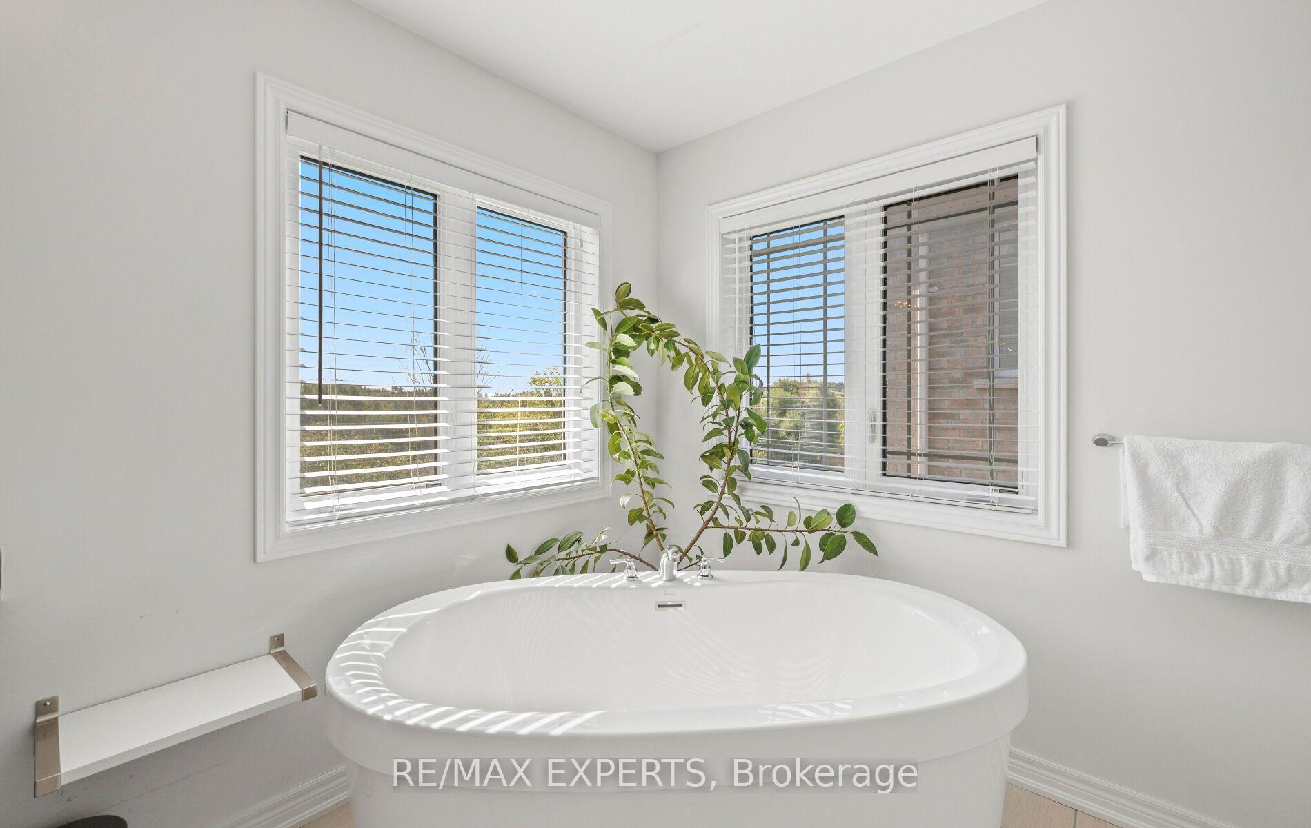 Photo 26 of 939 Green Street, Innisfil, Lefroy — HOMEH