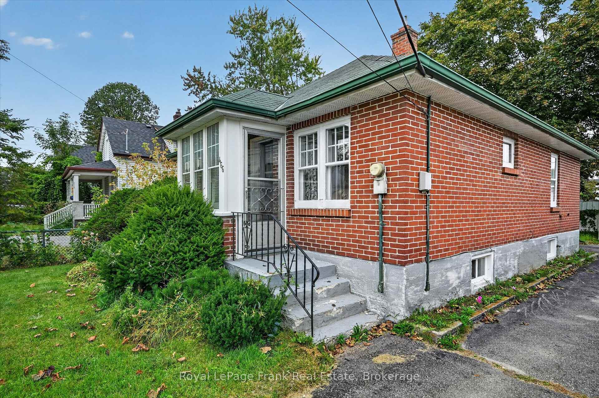 Photo 5 of 466 Edison Avenue, Peterborough, Otonabee Ward 1 — HOMEH