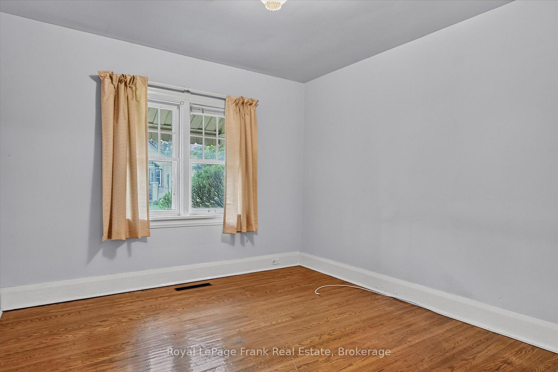 Photo 20 of 466 Edison Avenue, Peterborough, Otonabee Ward 1 — HOMEH