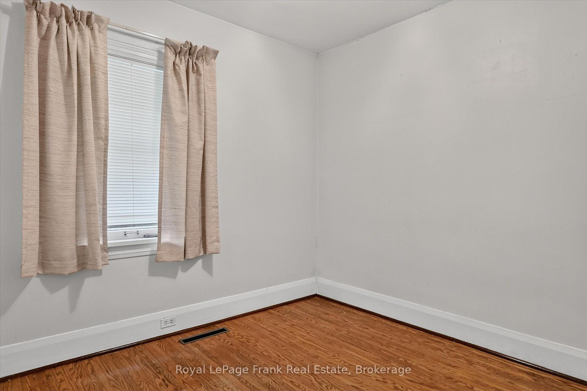 Photo 25 of 466 Edison Avenue, Peterborough, Otonabee Ward 1 — HOMEH