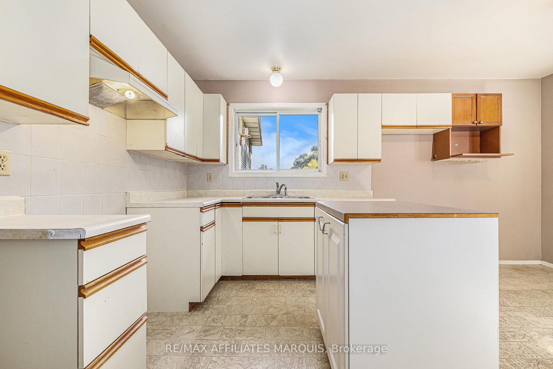 Photo 17 of 71 Stephen Street, Smiths Falls, Smiths Falls — HOMEH