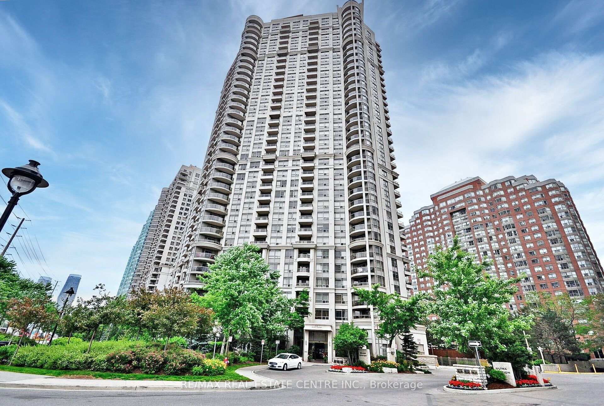 Front of Unit 1701, 310 Burnhamthorpe Road W
