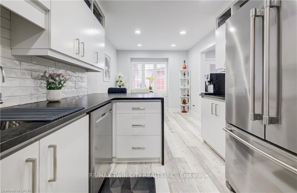 Photo 14 of Unit 18, 10 Isherwood Avenue, Cambridge, Galt City Centre — HOMEH