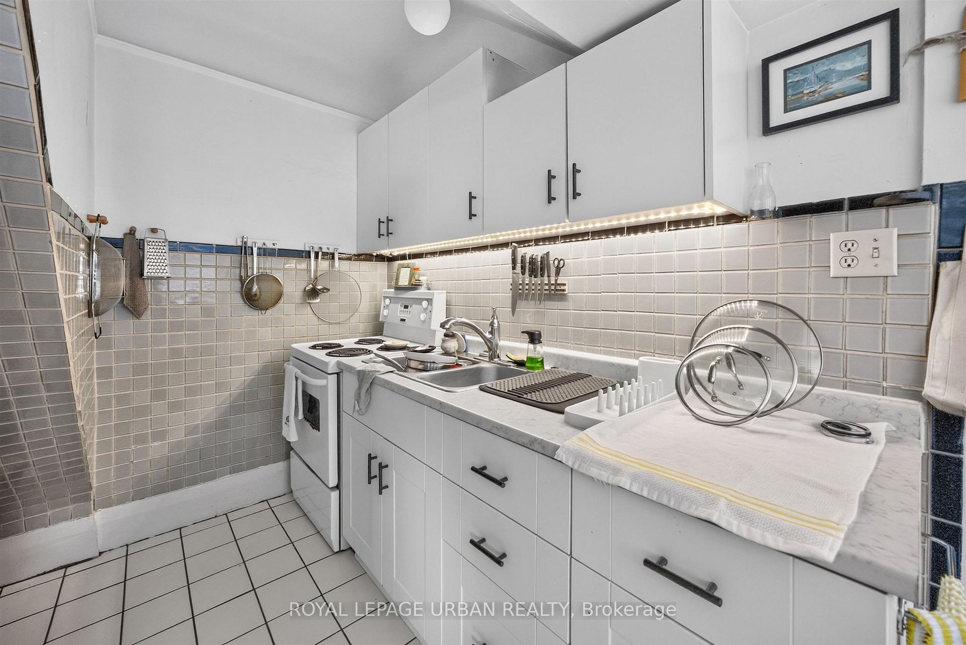 Photo 11 of 244 Indian Road, Toronto, High Park-Swansea — HOMEH