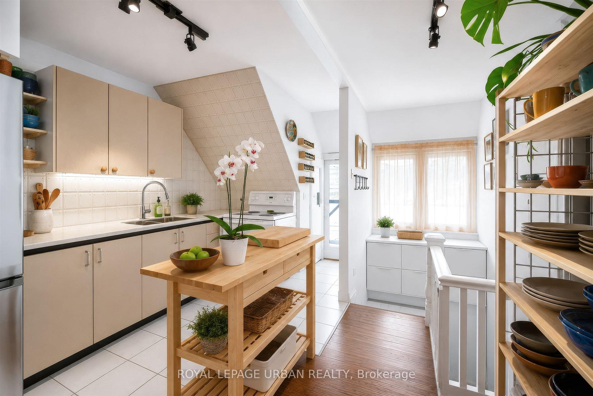 Photo 16 of 244 Indian Road, Toronto, High Park-Swansea — HOMEH