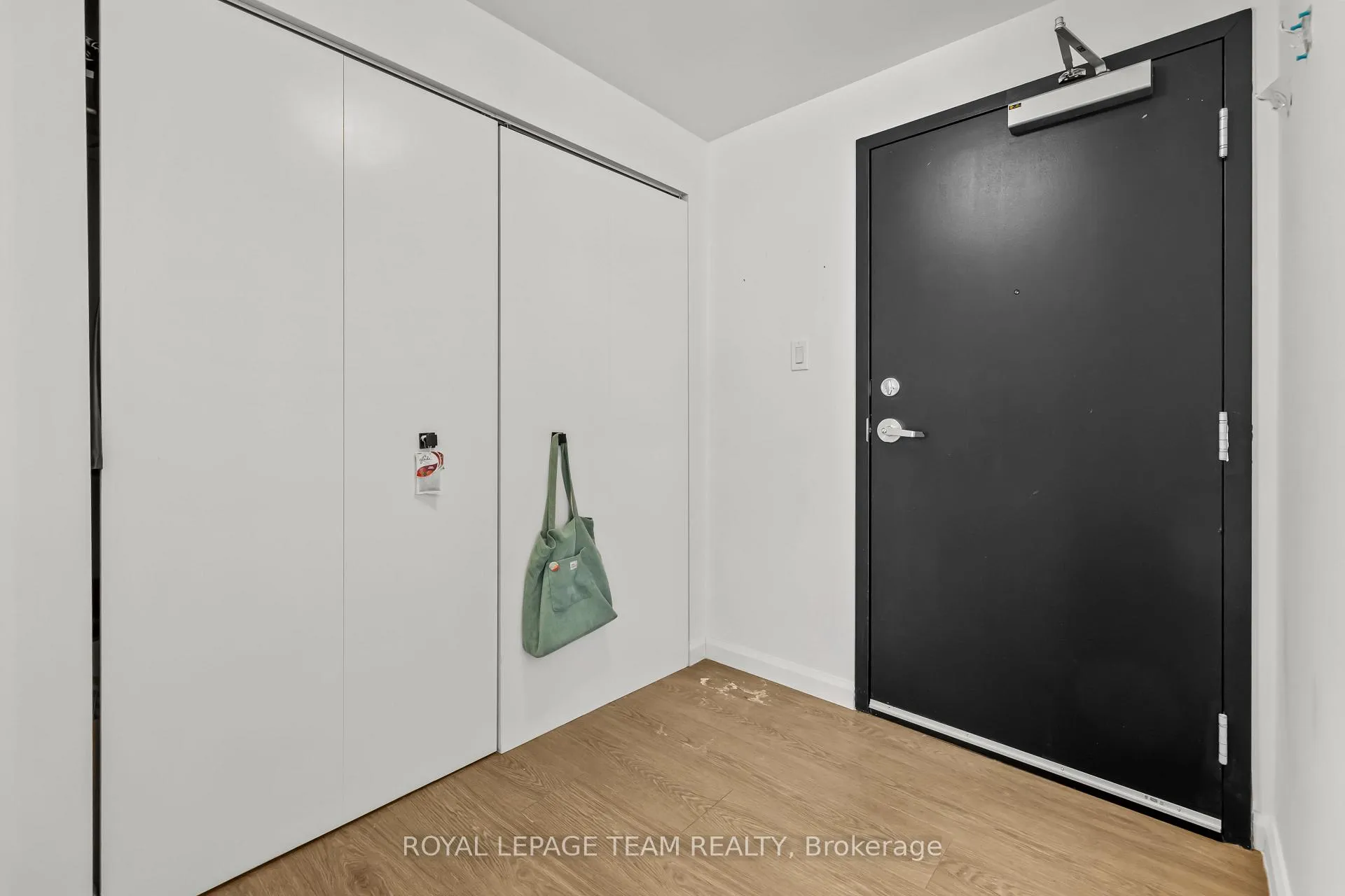 Photo 12 of Unit 204, 506 Gladstone Avenue, Ottawa, Ottawa Centre — HOMEH