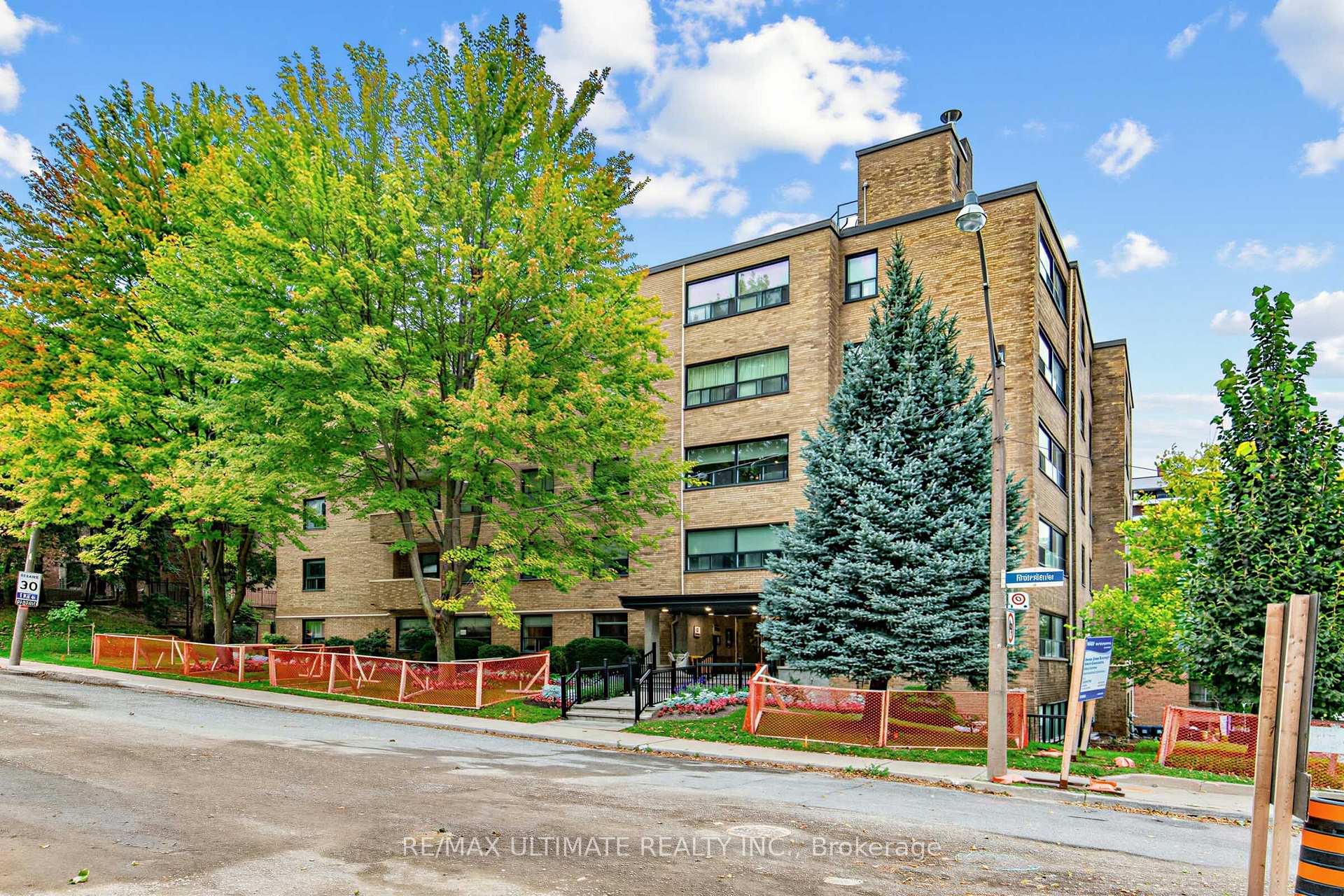 Front of Unit 408, 2 Ridelle Avenue