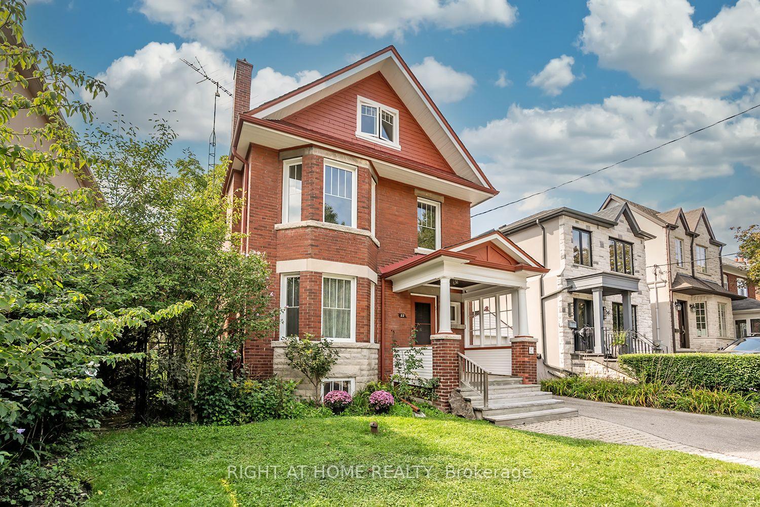 Photo 4 of 32 Belcourt Road, Toronto, Mount Pleasant East — HOMEH