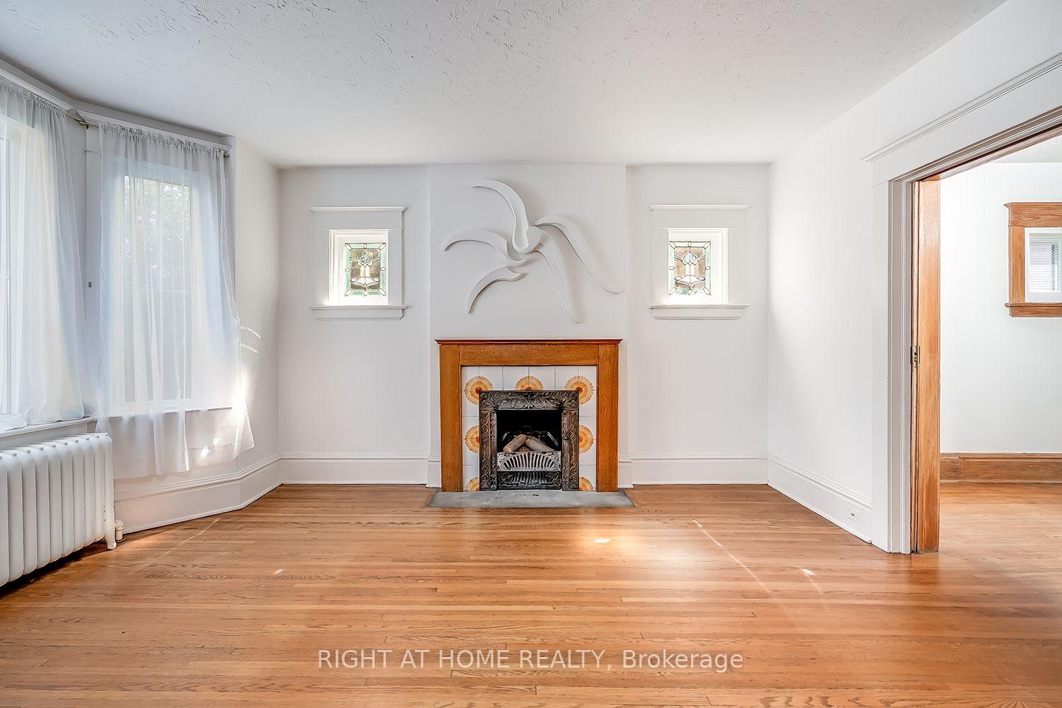 Photo 8 of 32 Belcourt Road, Toronto, Mount Pleasant East — HOMEH