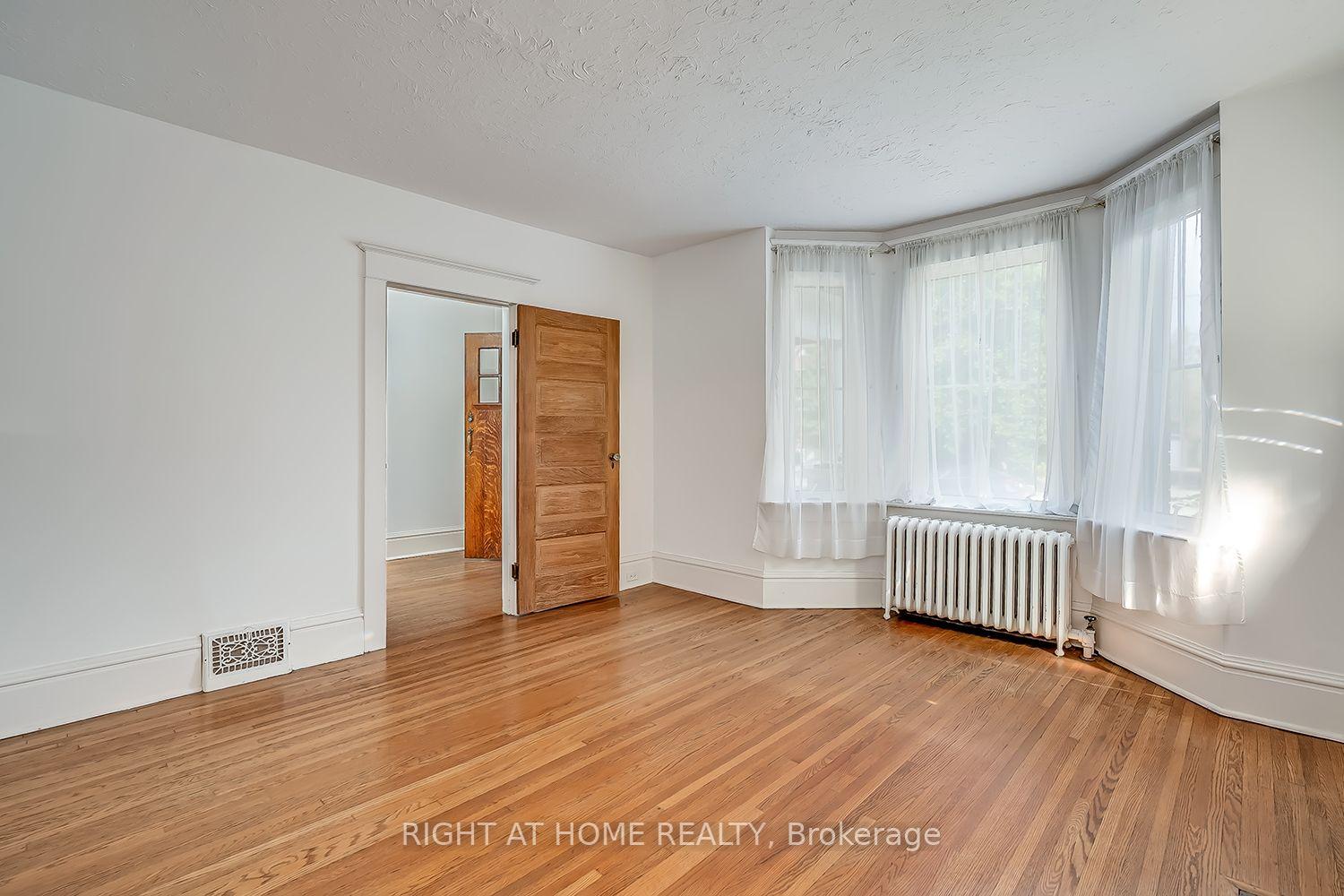 Photo 10 of 32 Belcourt Road, Toronto, Mount Pleasant East — HOMEH