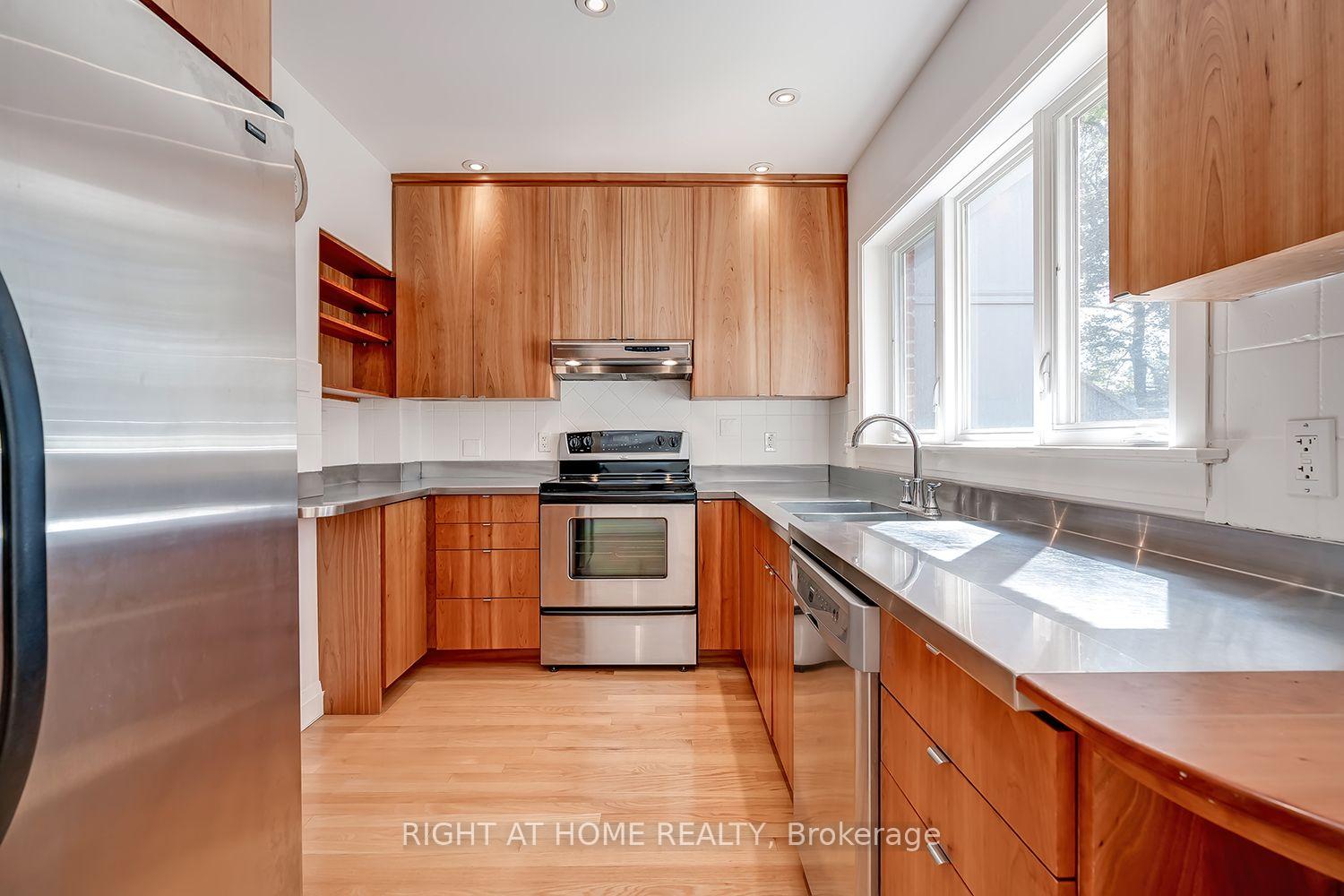 Photo 18 of 32 Belcourt Road, Toronto, Mount Pleasant East — HOMEH