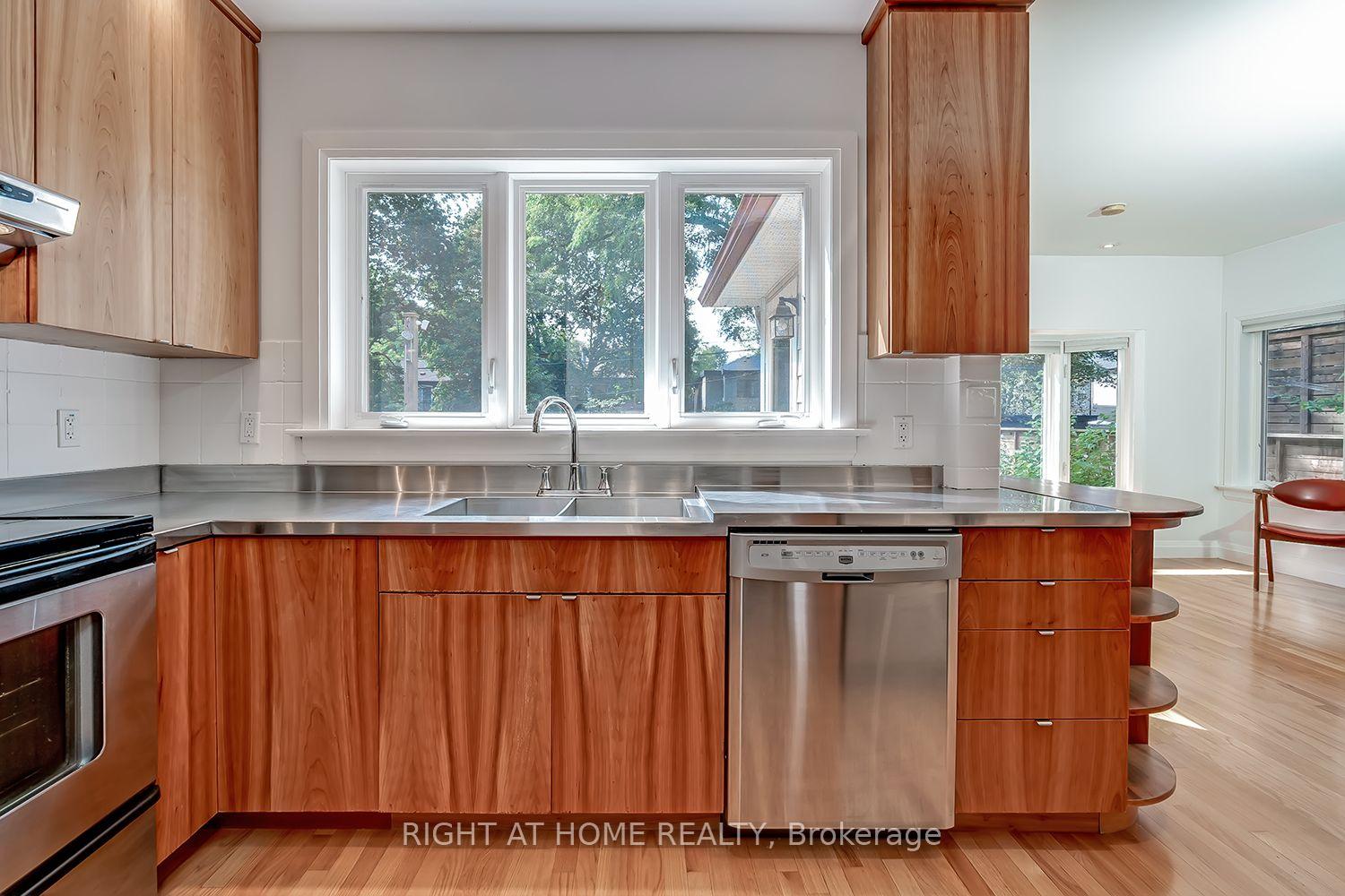 Photo 19 of 32 Belcourt Road, Toronto, Mount Pleasant East — HOMEH